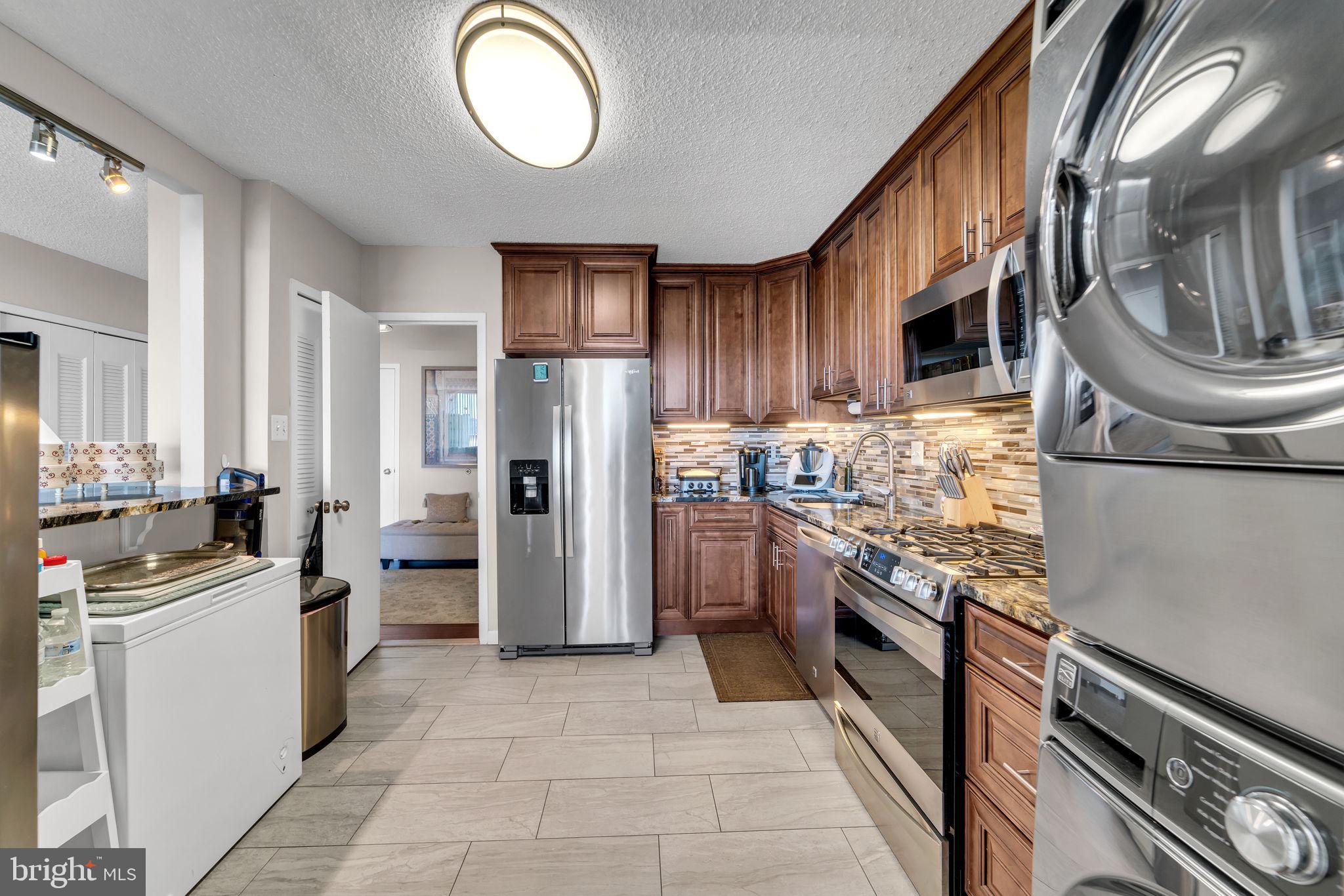 SKYLINE SQUARE CONDO - Residential