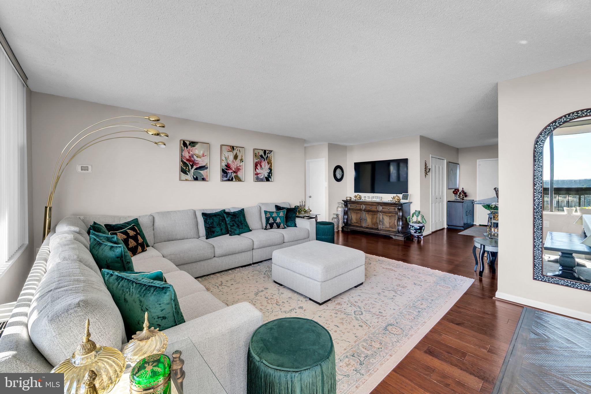 SKYLINE SQUARE CONDO - Residential