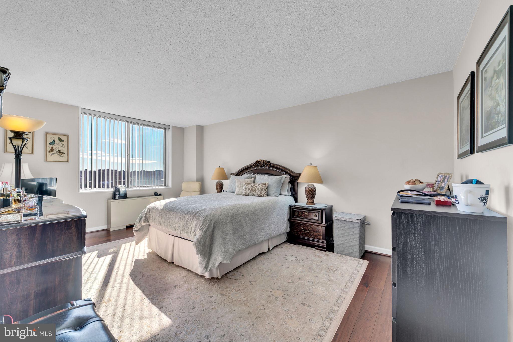 SKYLINE SQUARE CONDO - Residential