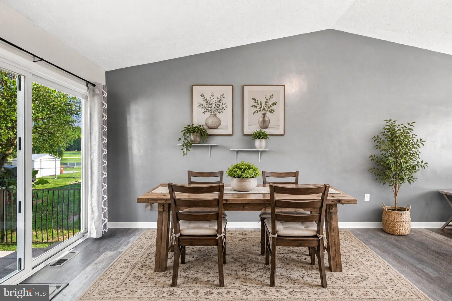 215 N FAIRFAX BOULEVARD