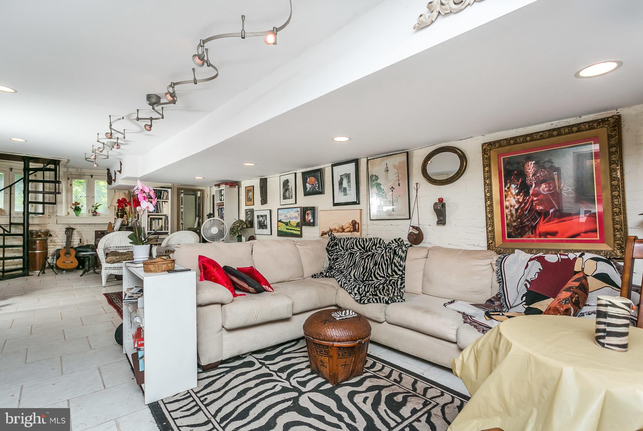 RESERVOIR HILL HISTORIC DISTRICT - Residential Income