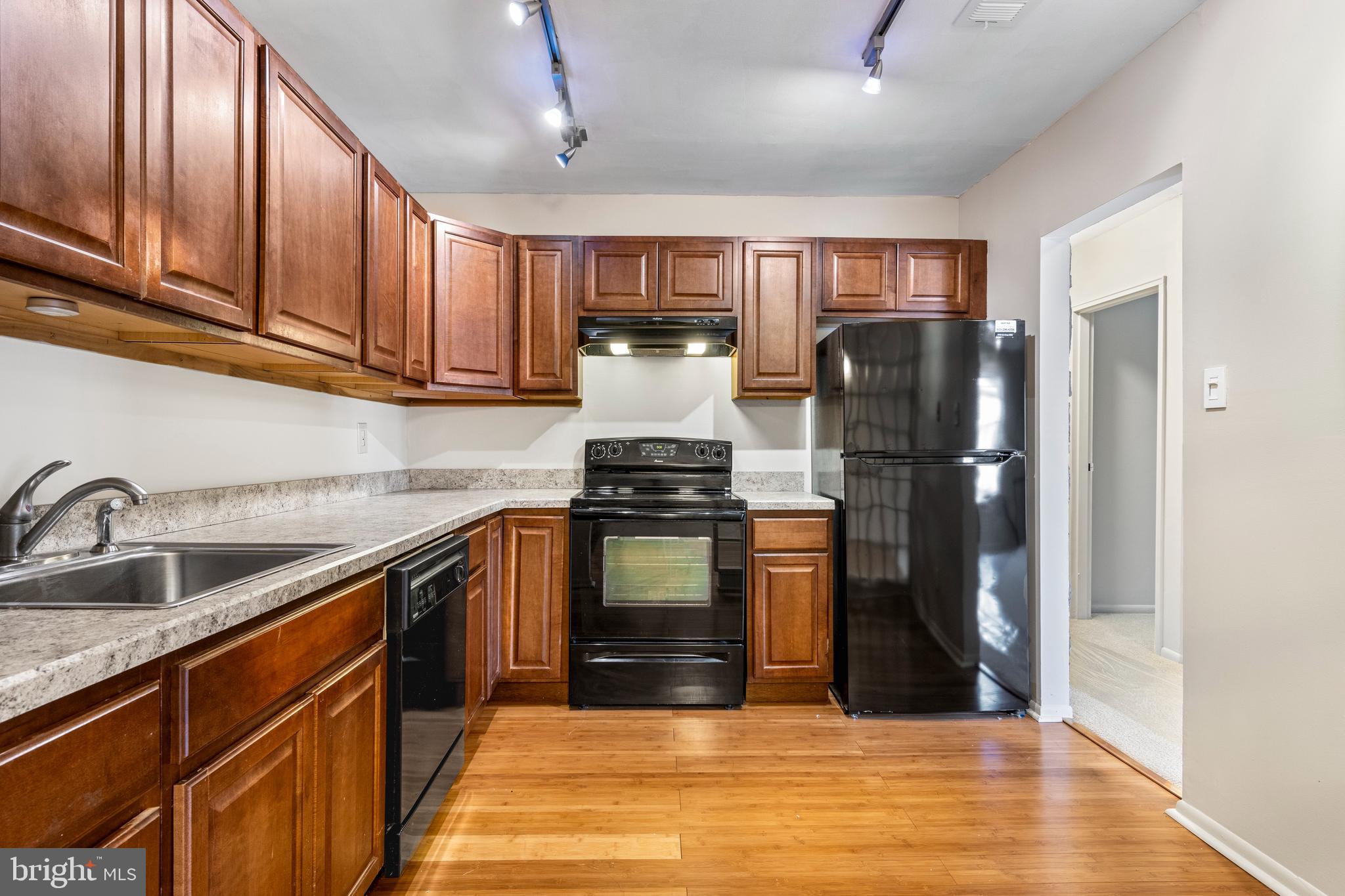 RAINTREE CONDOMINI - Residential
