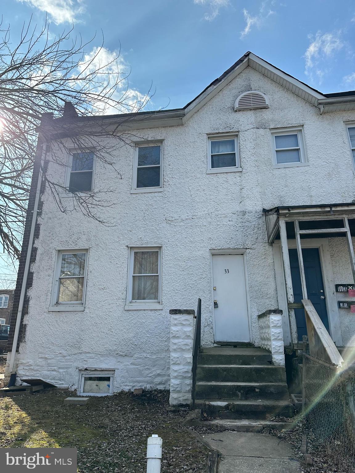 2/3bd 1ba - very spacious end unit with large fenced yard - Recently remodeled - freshly paint - New carpet on main and upper level - vinyl in the kitchen - that there was a half-bathroom and it can be made into one again