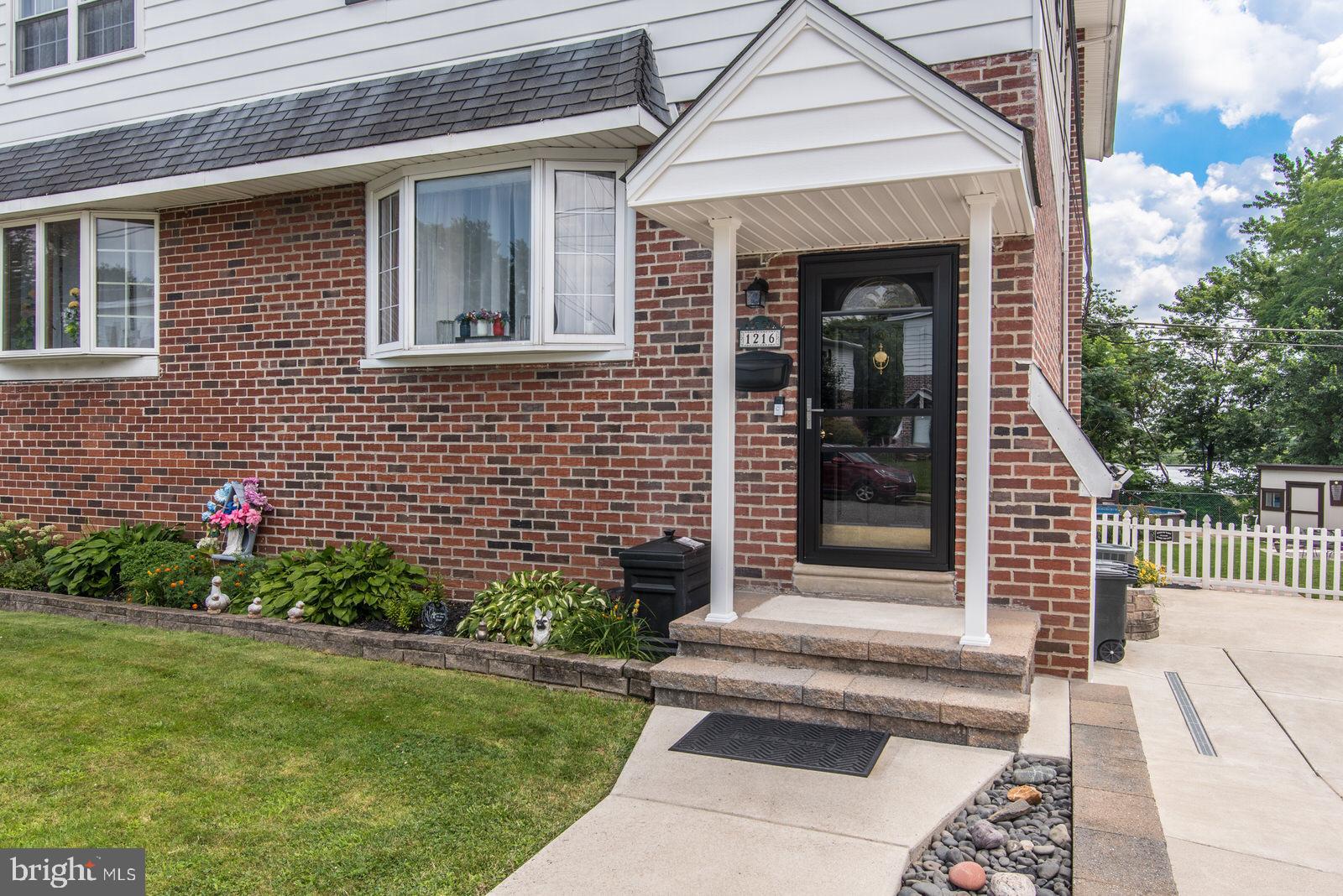 1216 JENNIFER ROAD