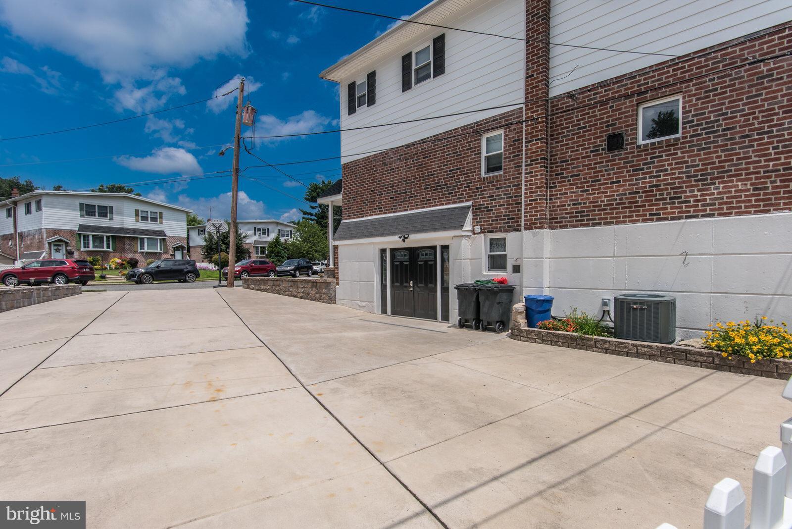 SOMERTON - Residential