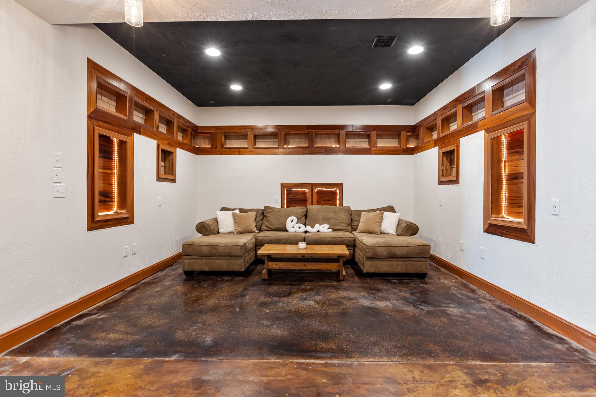 LAUGHEAD LANE - Residential