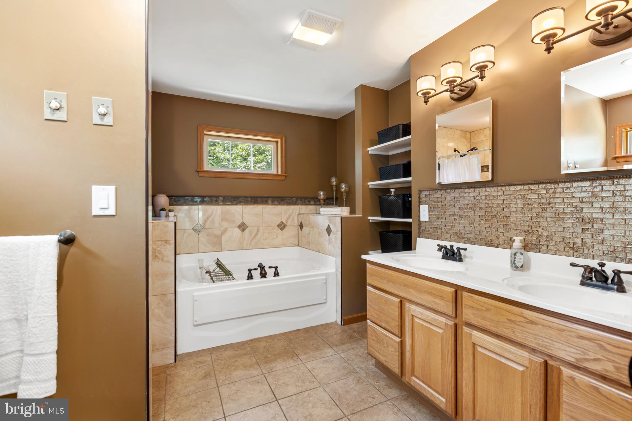 LAUGHEAD LANE - Residential