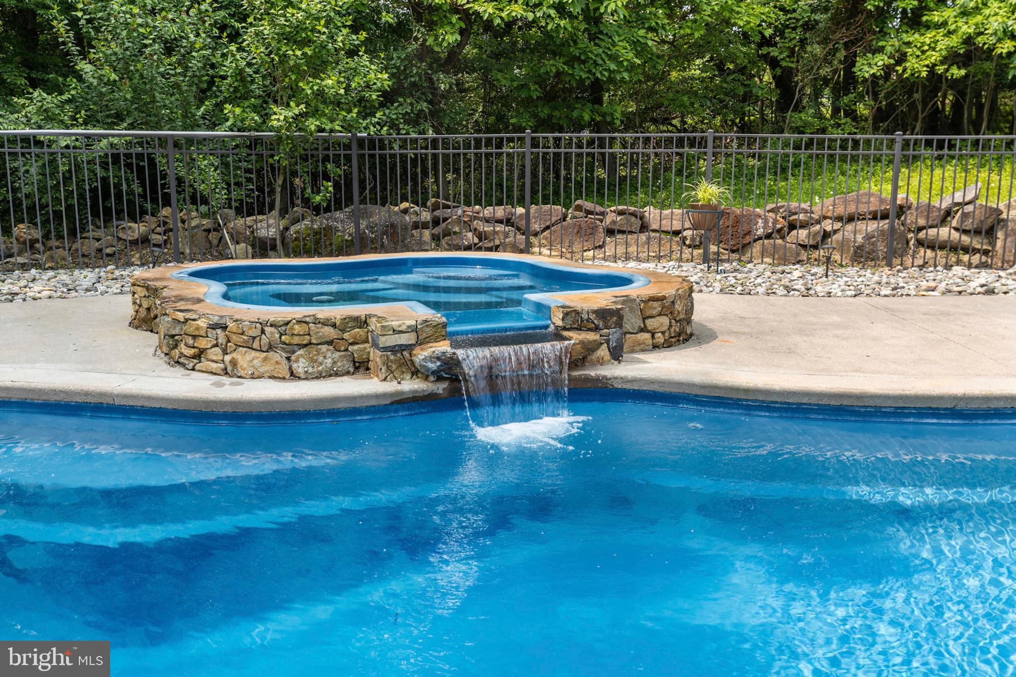 LAUGHEAD LANE - Residential