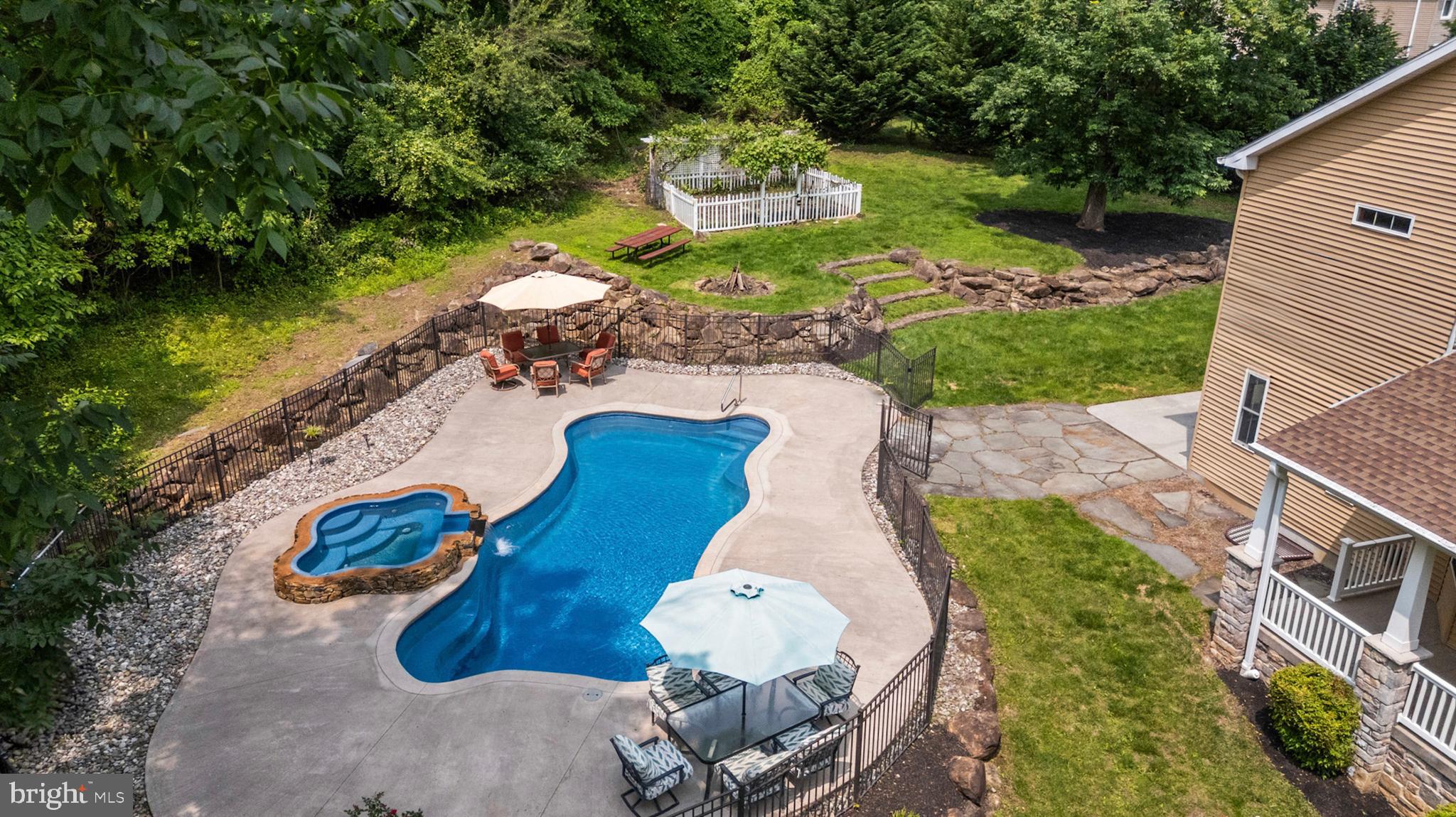 LAUGHEAD LANE - Residential