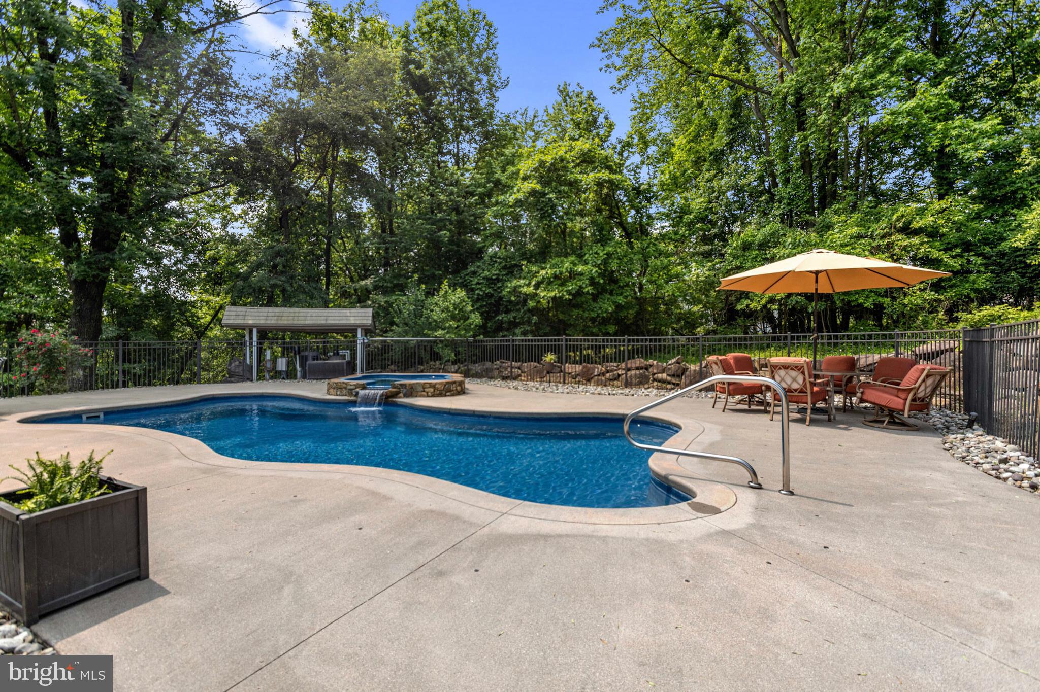 LAUGHEAD LANE - Residential