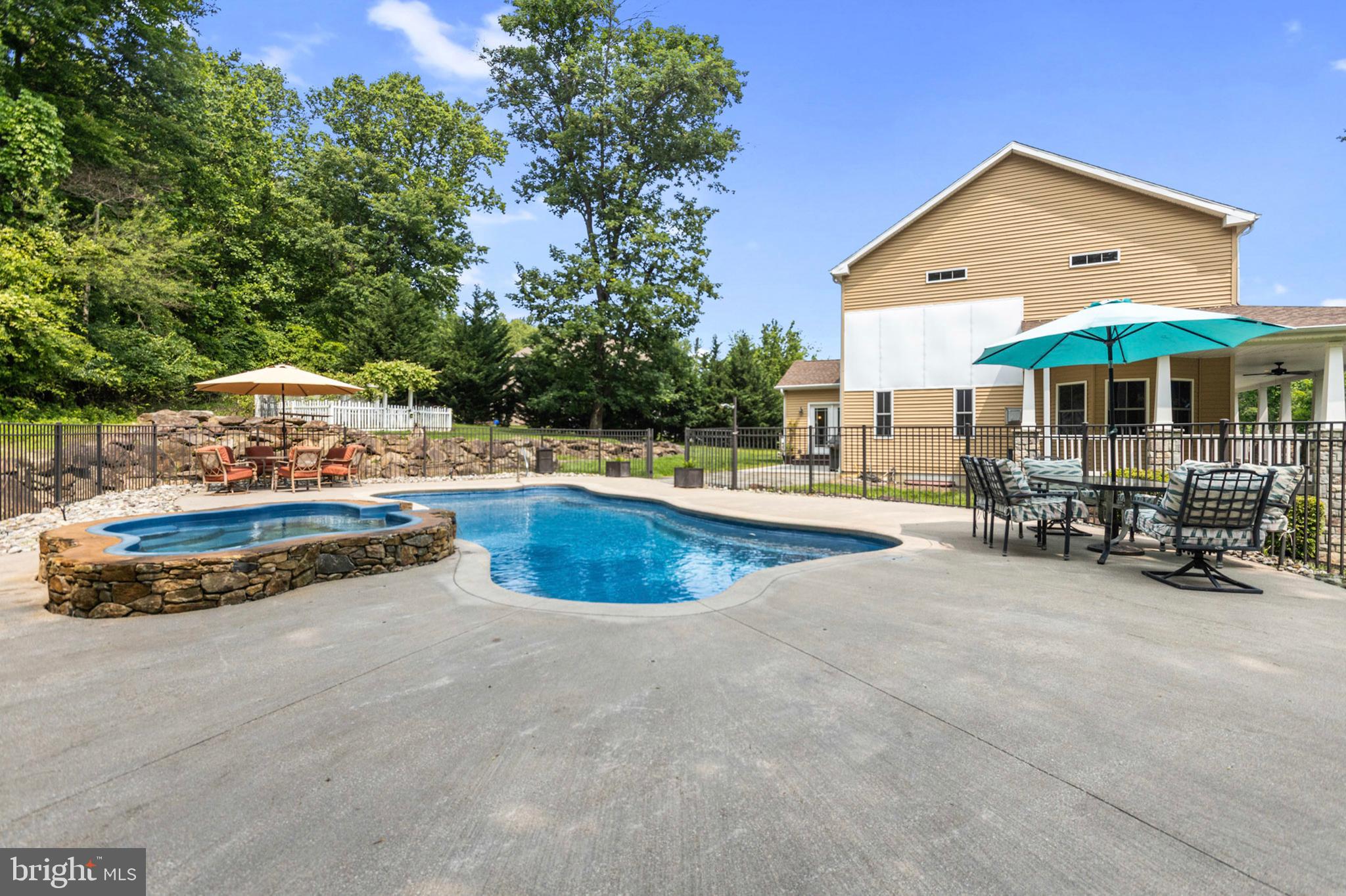 LAUGHEAD LANE - Residential