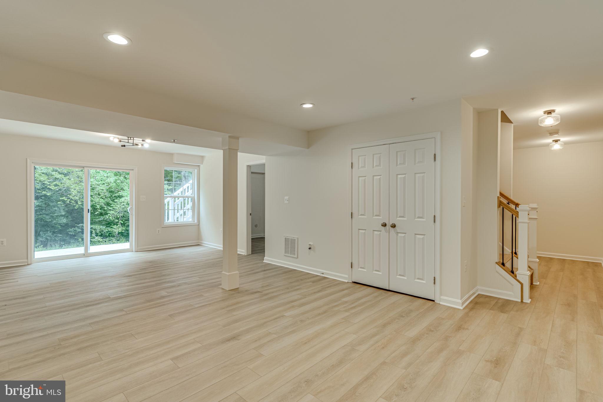 LAKE RIDGE - Residential