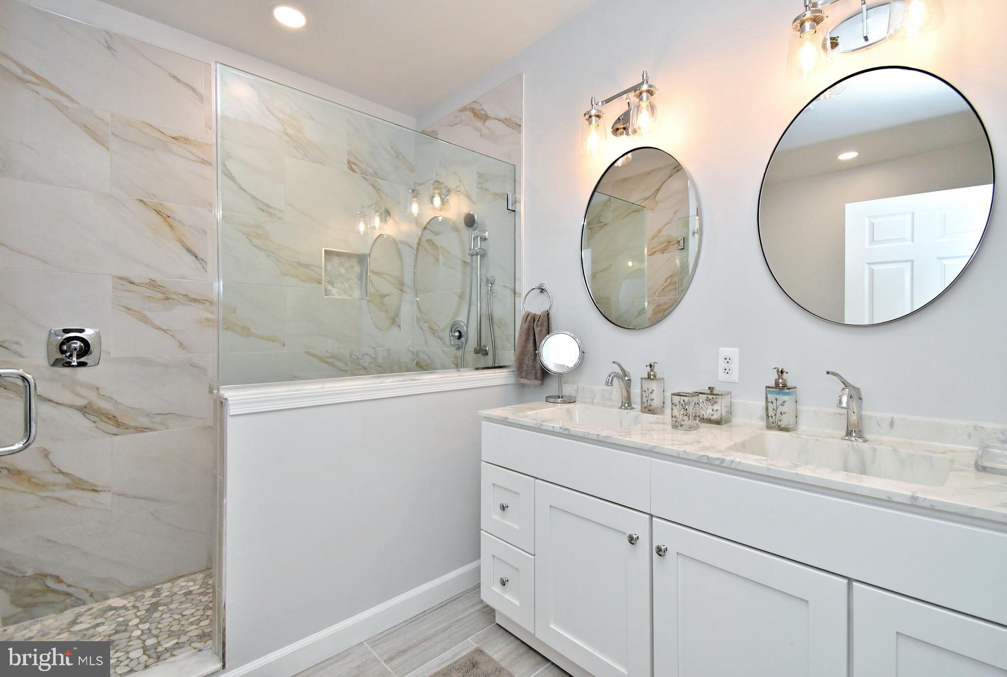 RIVERCREST - Residential