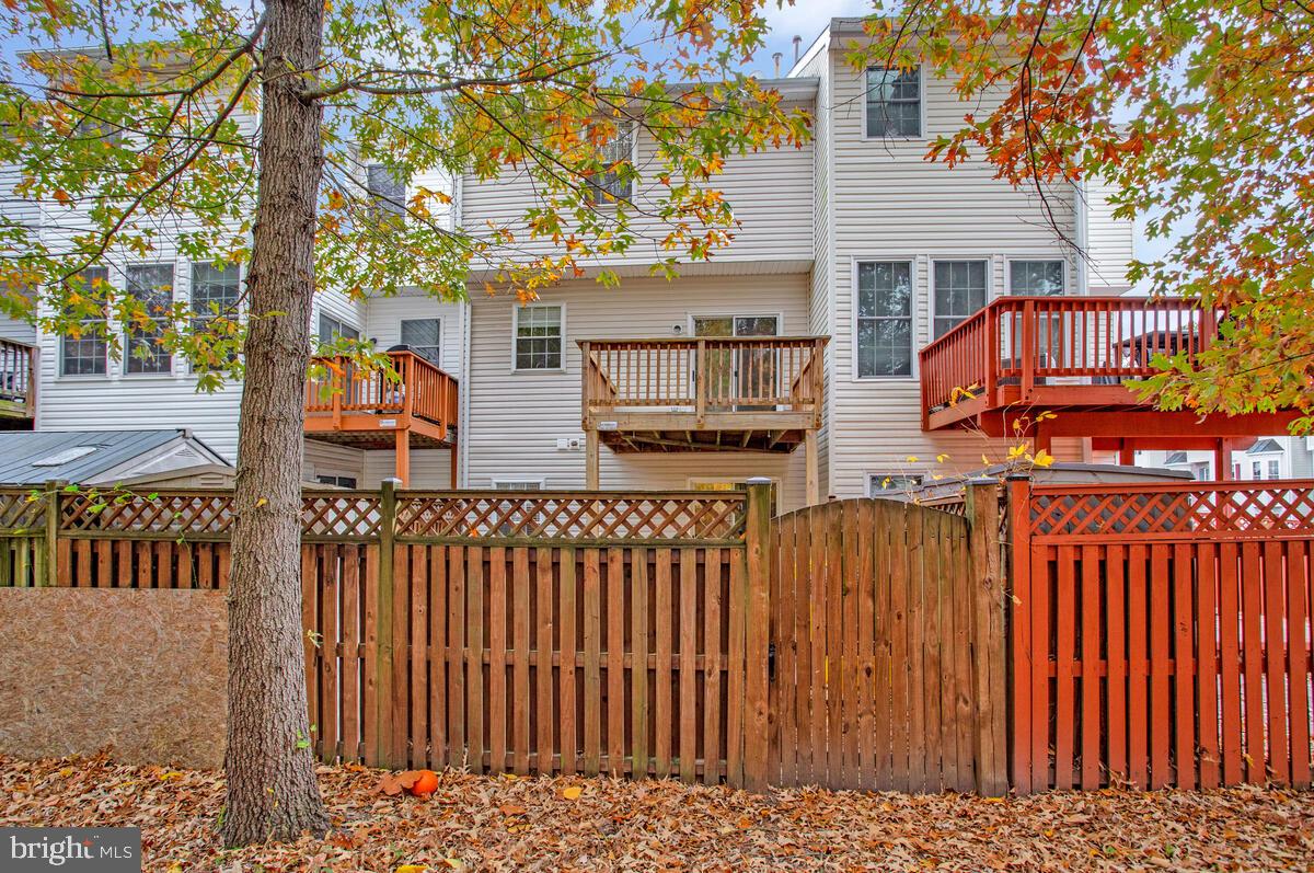 CARRIAGE PINES/LAKE VILL - Residential