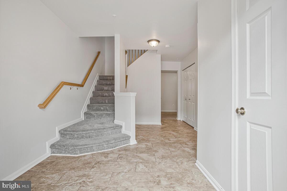 CARRIAGE PINES/LAKE VILL - Residential