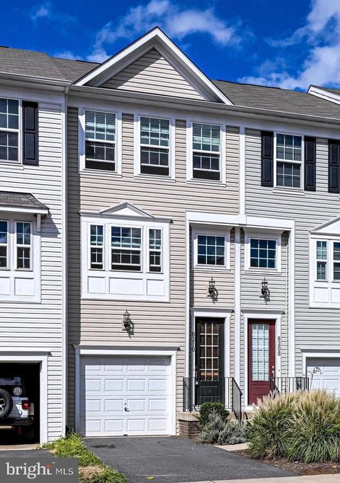 8210 HERITAGE CROSSING COURT MANASSAS VA 20109