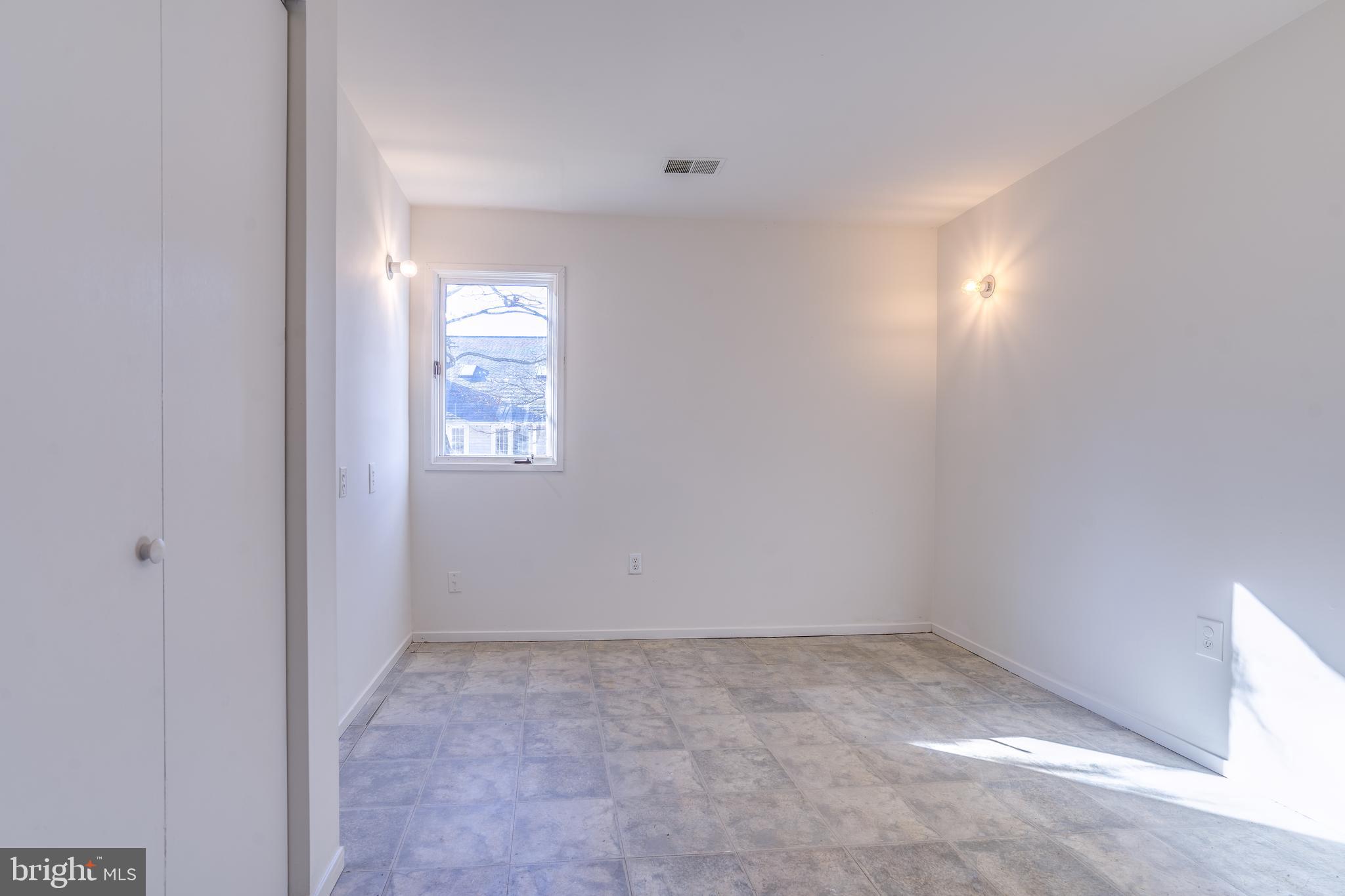 FAIR OAKS ESTATES - Residential Lease