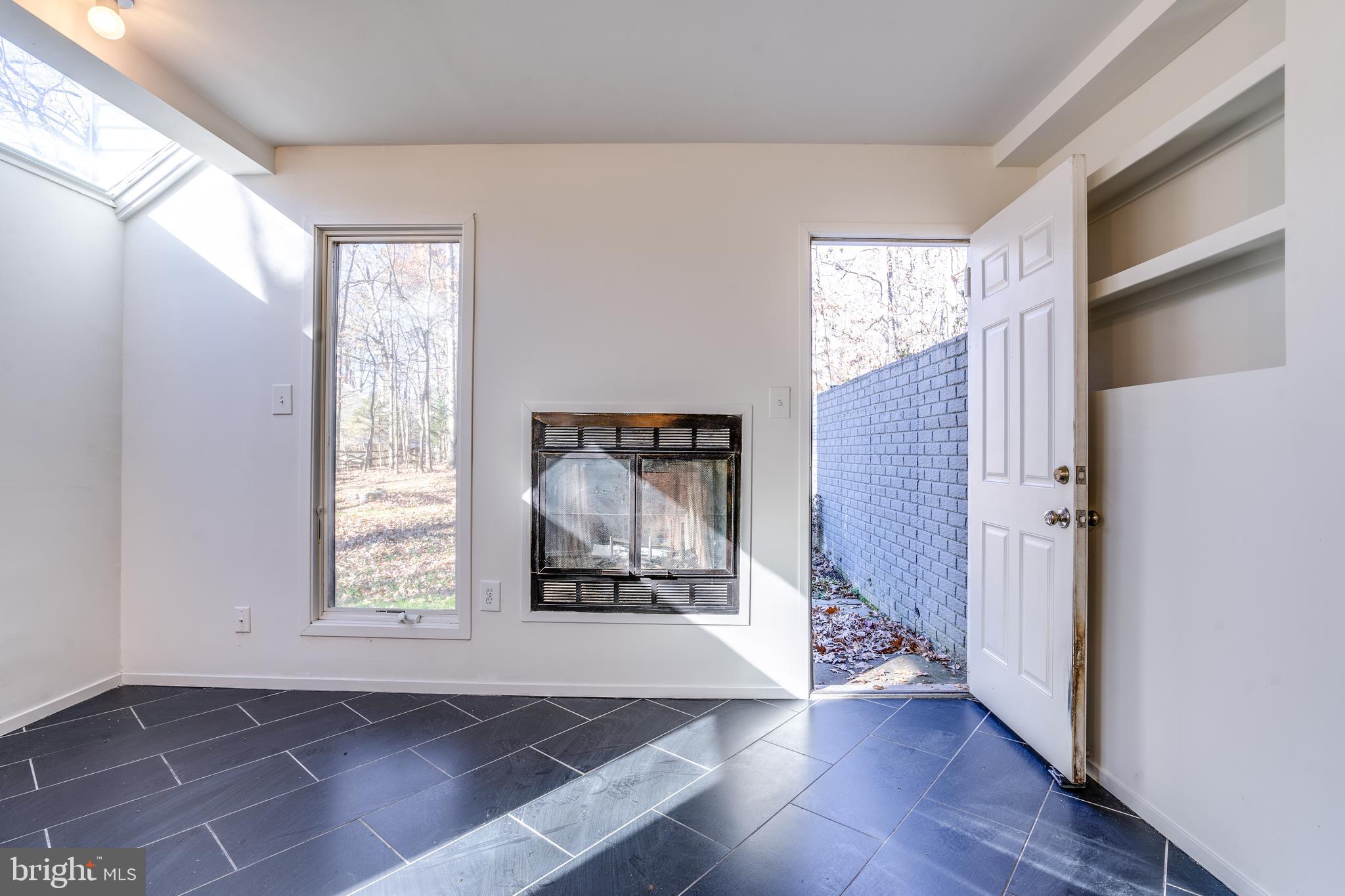 FAIR OAKS ESTATES - Residential Lease