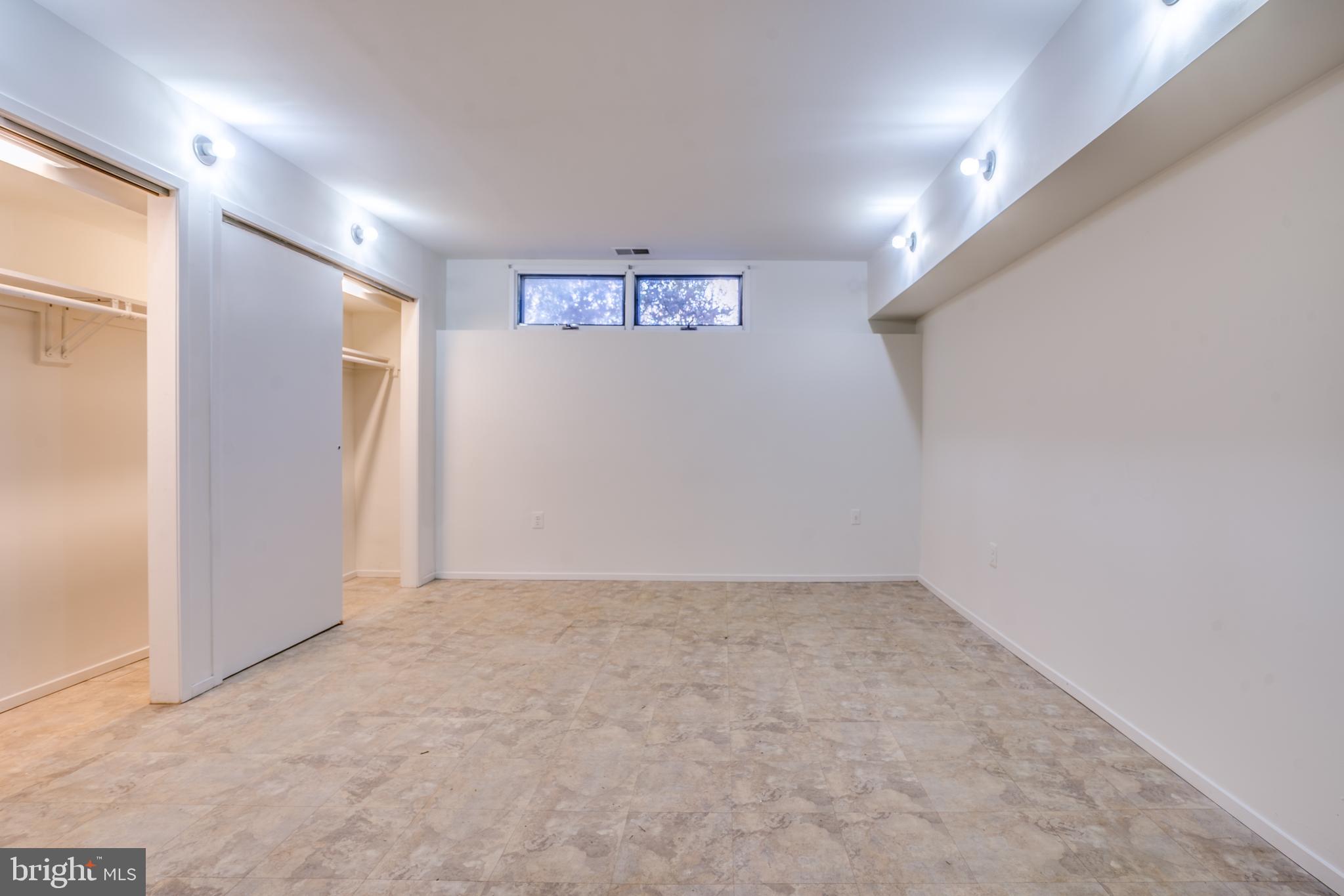 FAIR OAKS ESTATES - Residential Lease