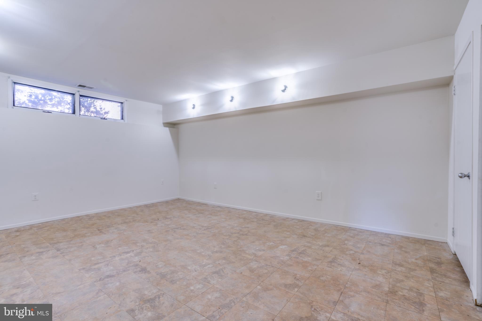 FAIR OAKS ESTATES - Residential Lease