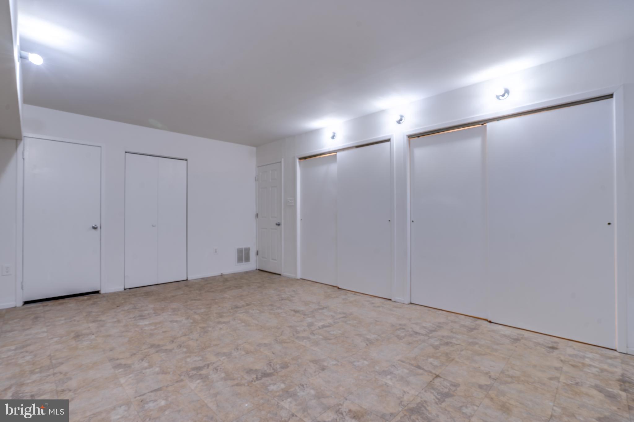 FAIR OAKS ESTATES - Residential Lease