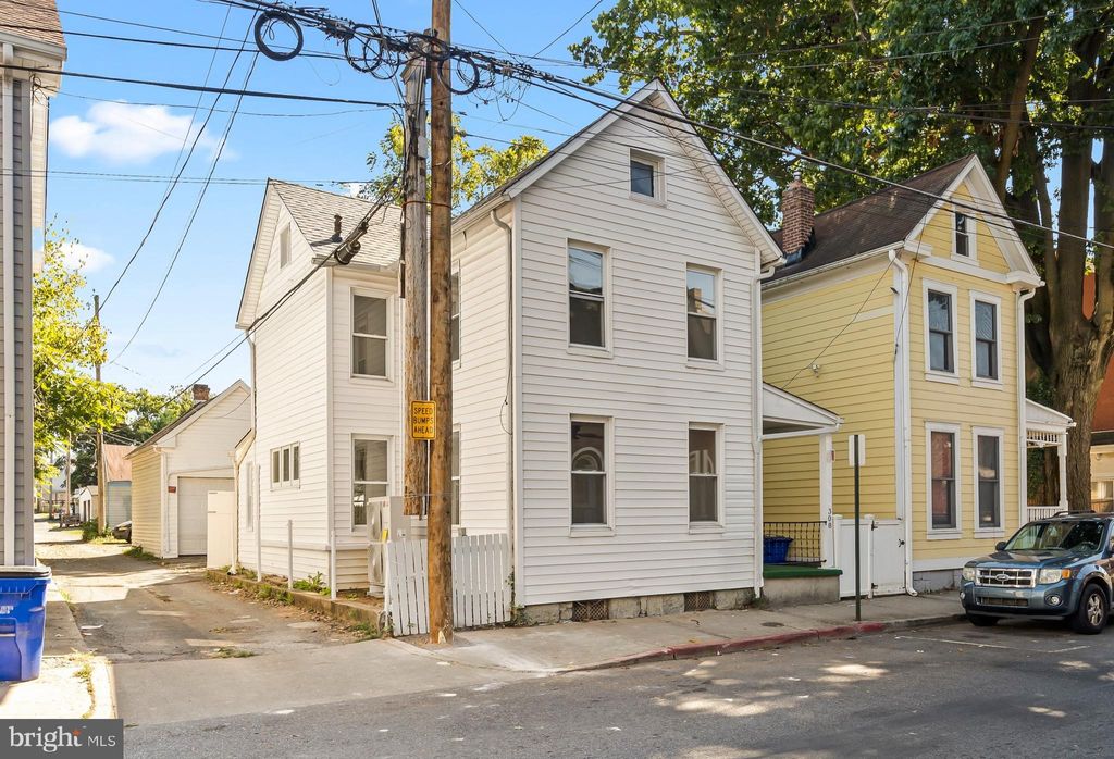 Photo of 308 Locust Street, HAGERSTOWN, MD 21740 (MLS # MDWA2031930)
