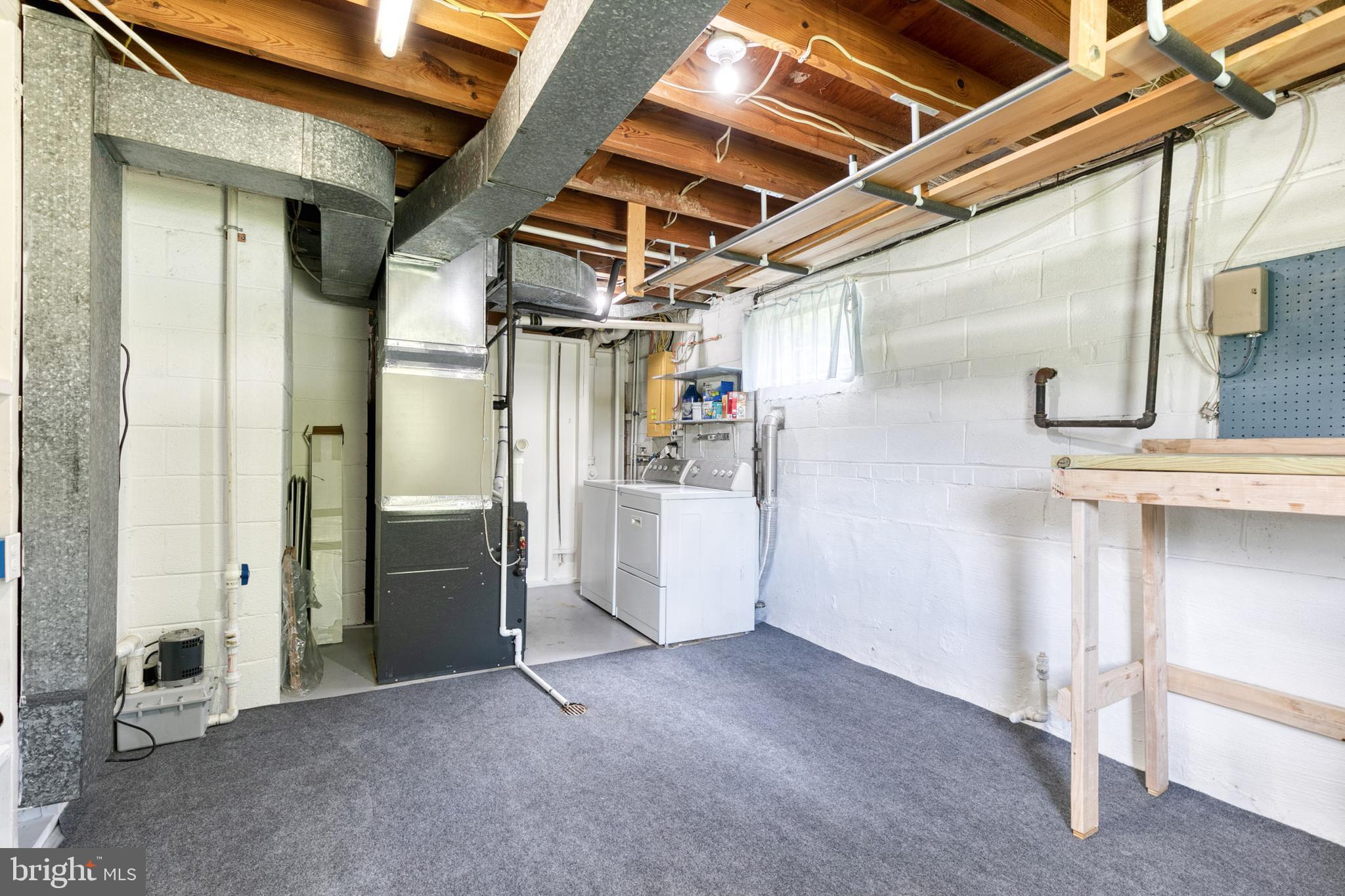 CALVERTON - Residential