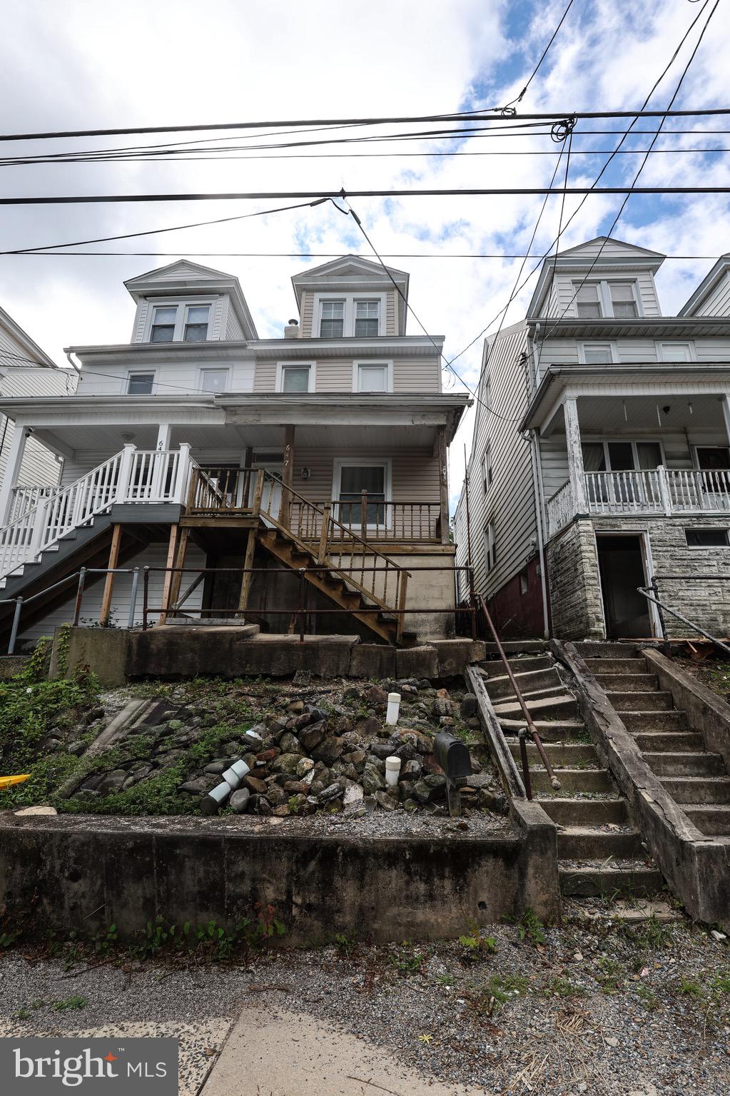 647 PINE HILL STREET