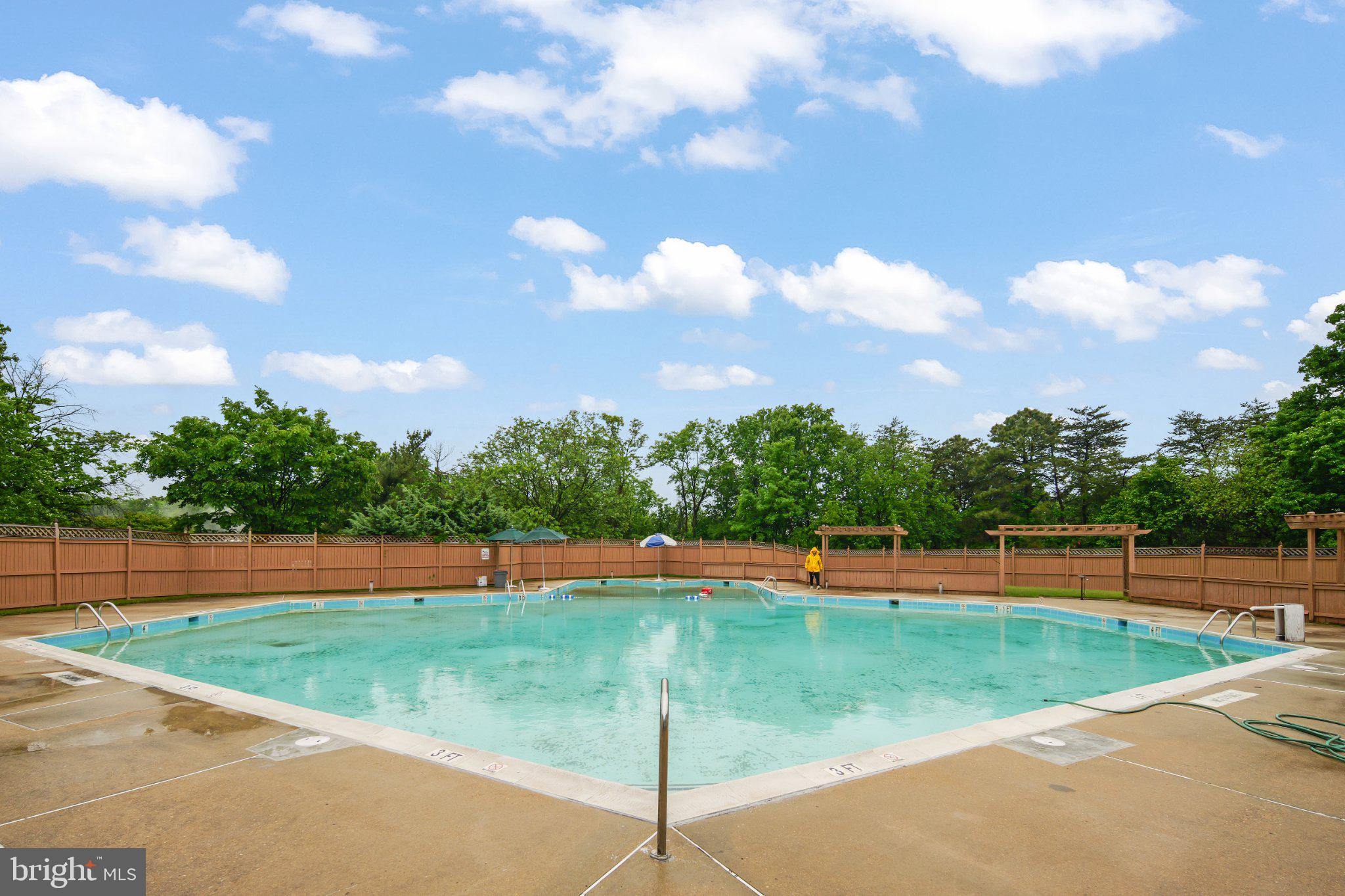 HUNTING RIDGE CONDOMINIUM - Residential