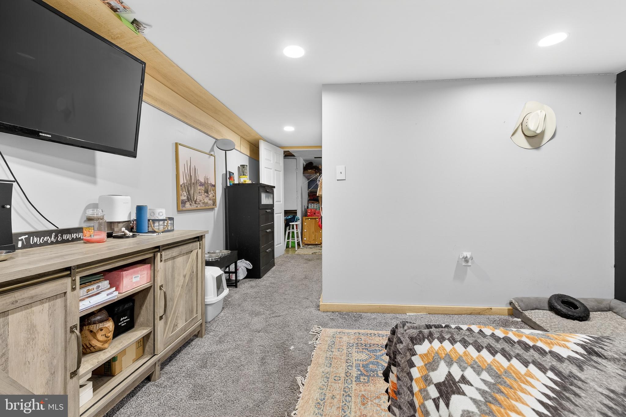 WILLOW STREET - Residential