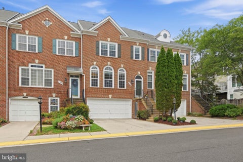 Photo of 1986 Logan Manor Drive, RESTON, VA 20190 (MLS # VAFX2342350)