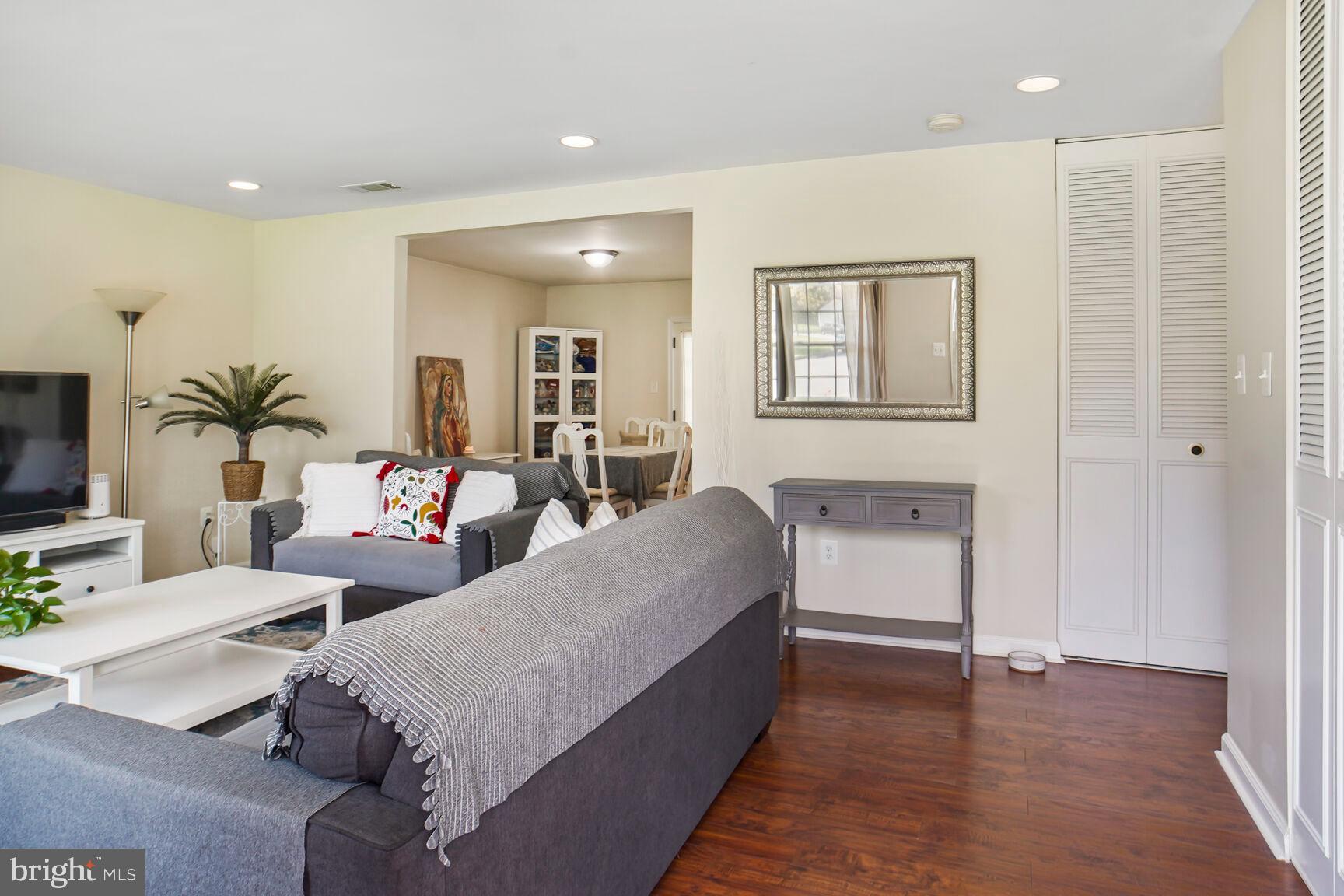 RAMBLING HILLS - Residential