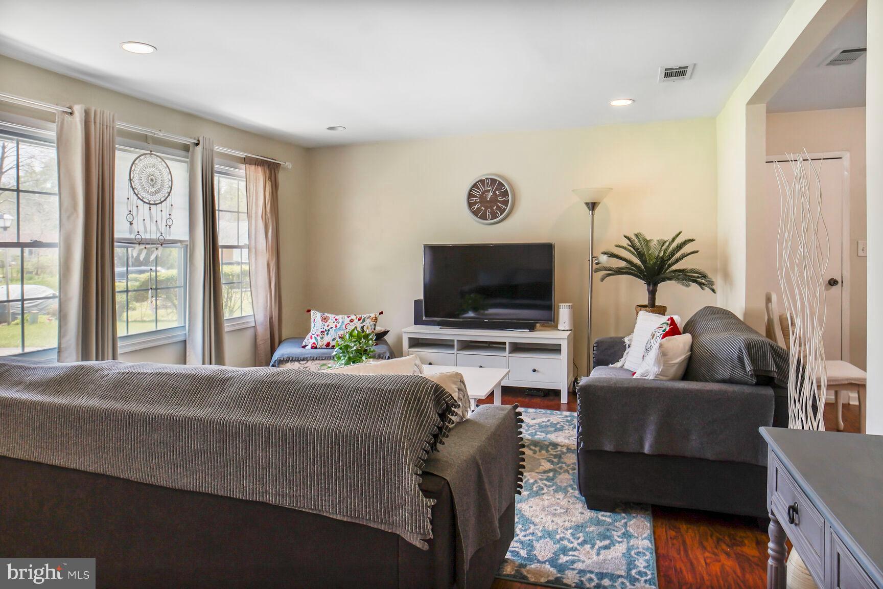 RAMBLING HILLS - Residential