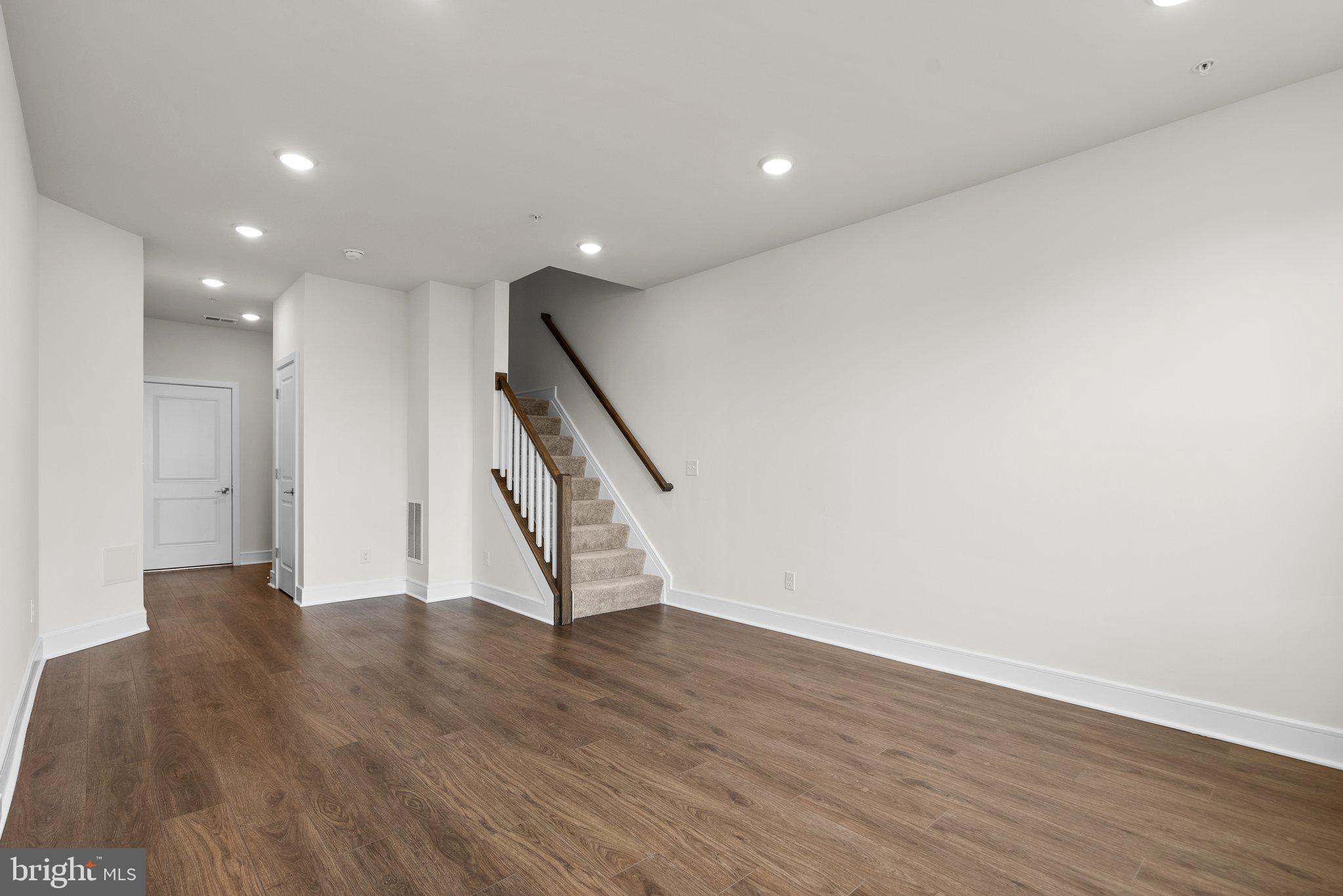 GOOSE CREEK VILLAGE - Residential