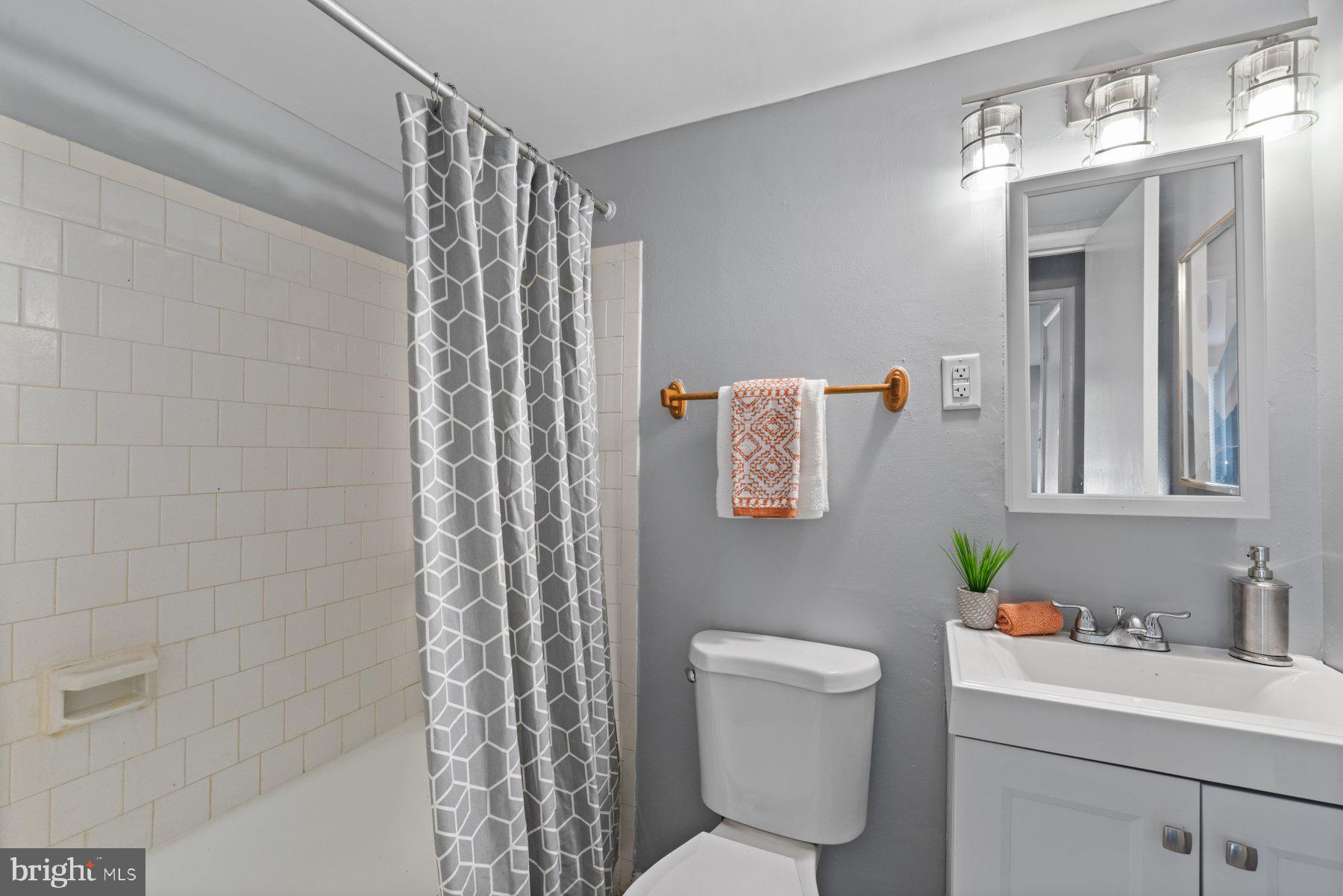 HOLLY HILL CONDOMINIUMS - Residential