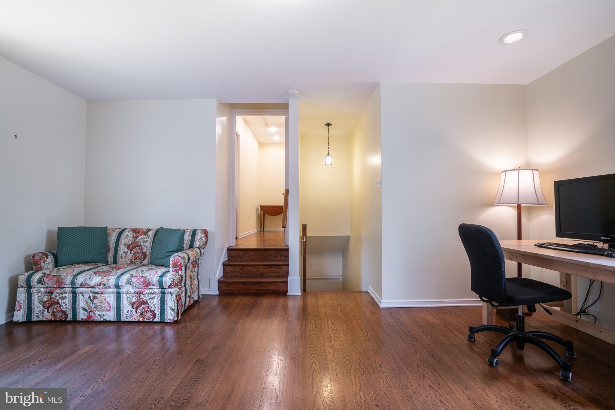 CHESTNUT HILL - Residential