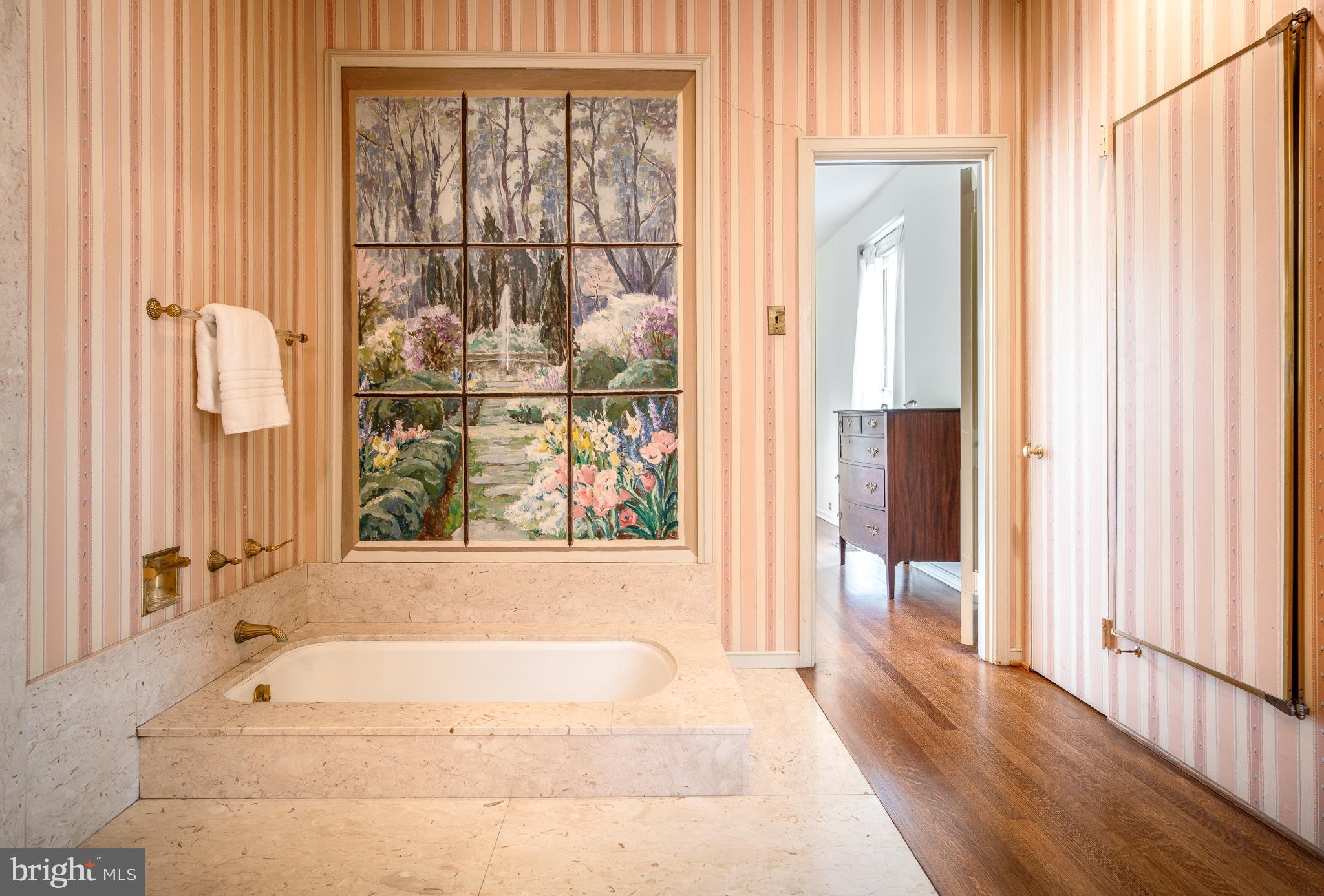 CHESTNUT HILL - Residential