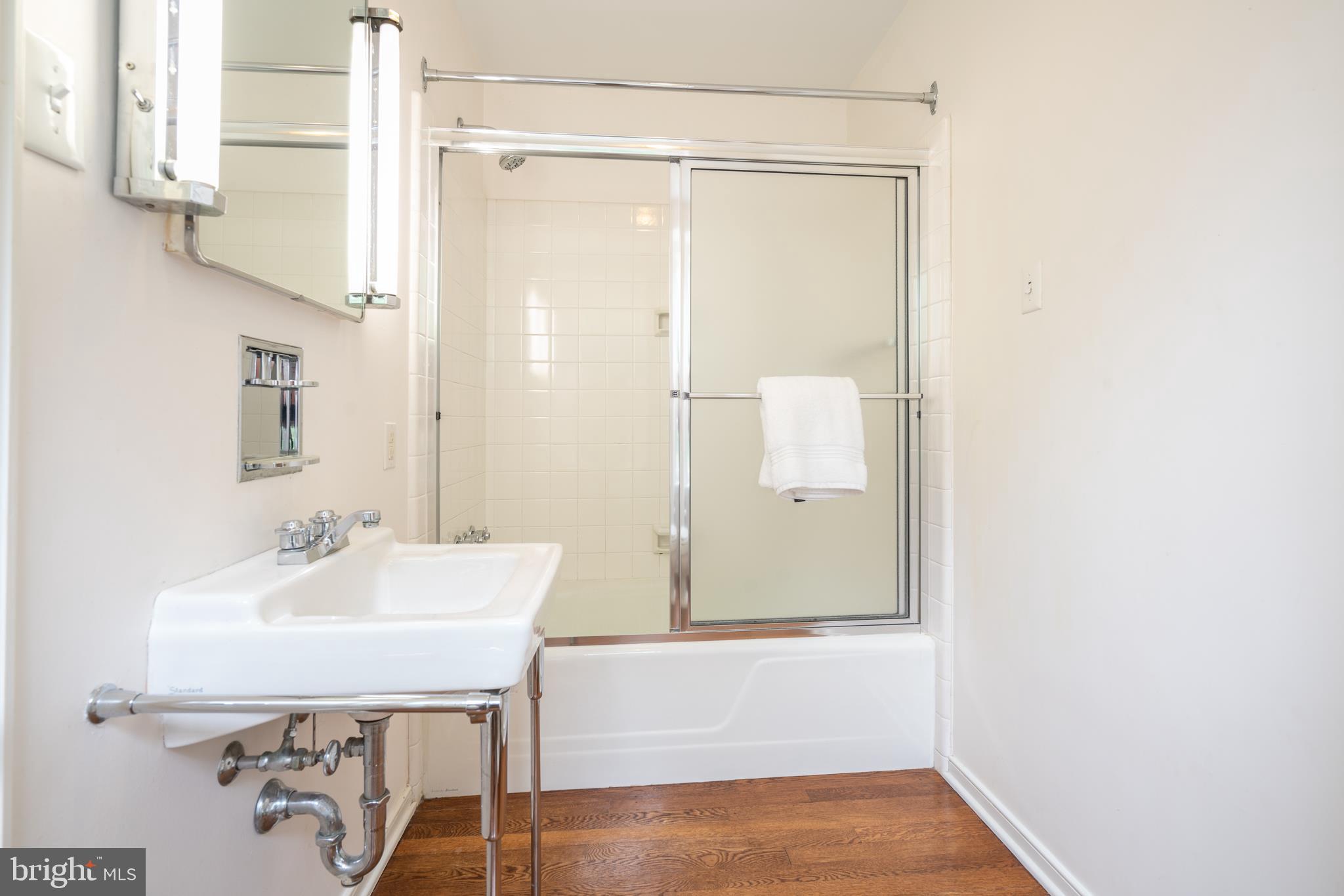 CHESTNUT HILL - Residential