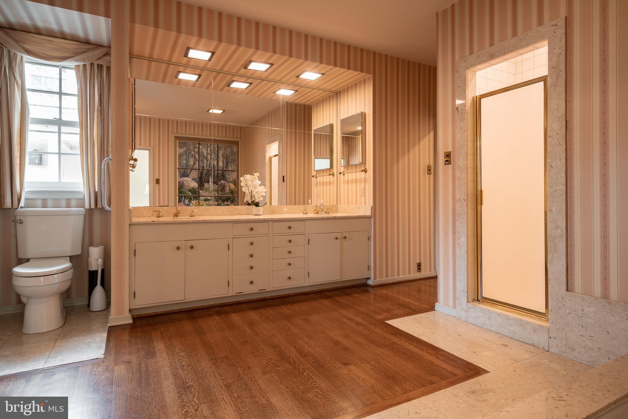 CHESTNUT HILL - Residential