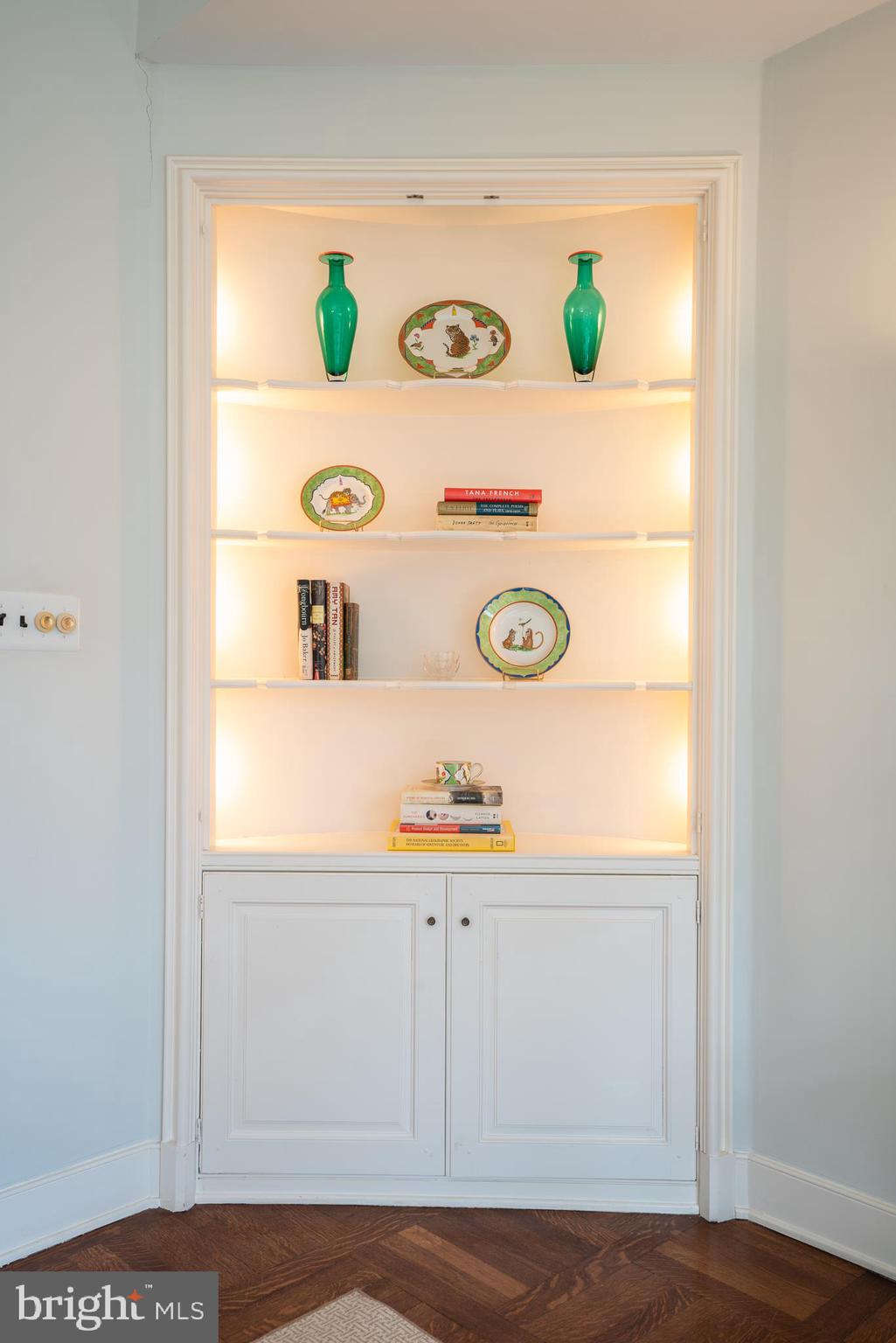 CHESTNUT HILL - Residential