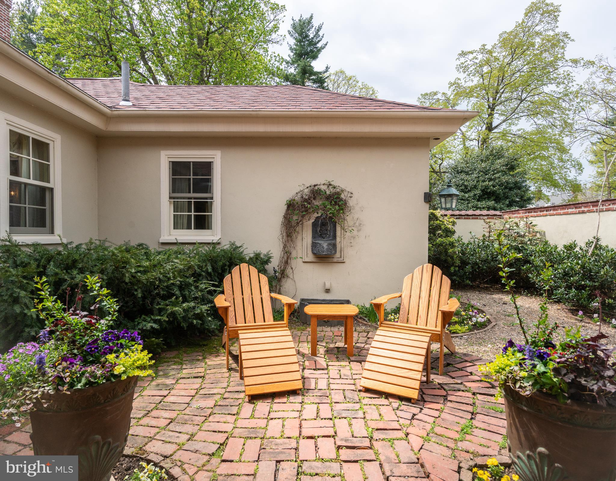 CHESTNUT HILL - Residential