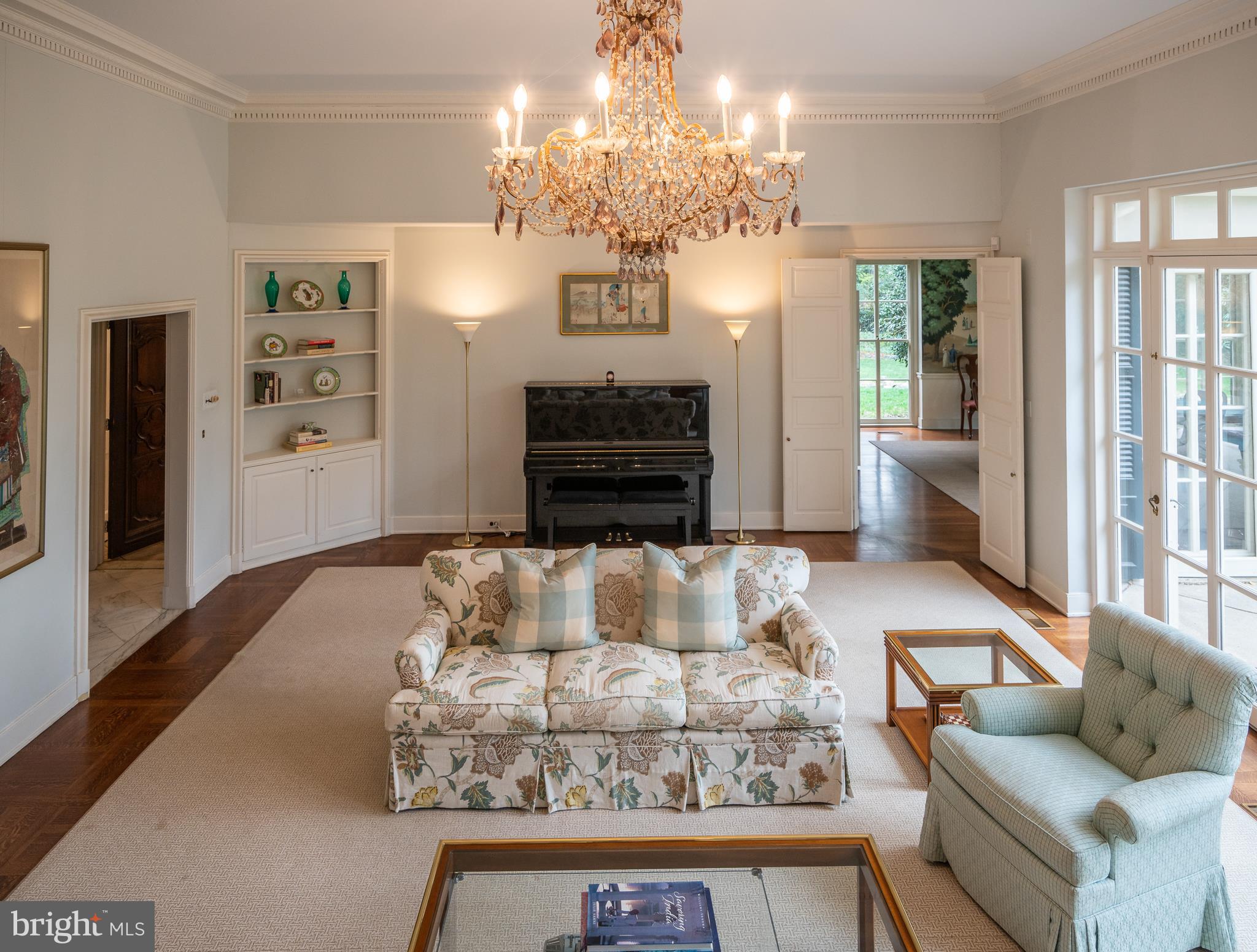 CHESTNUT HILL - Residential