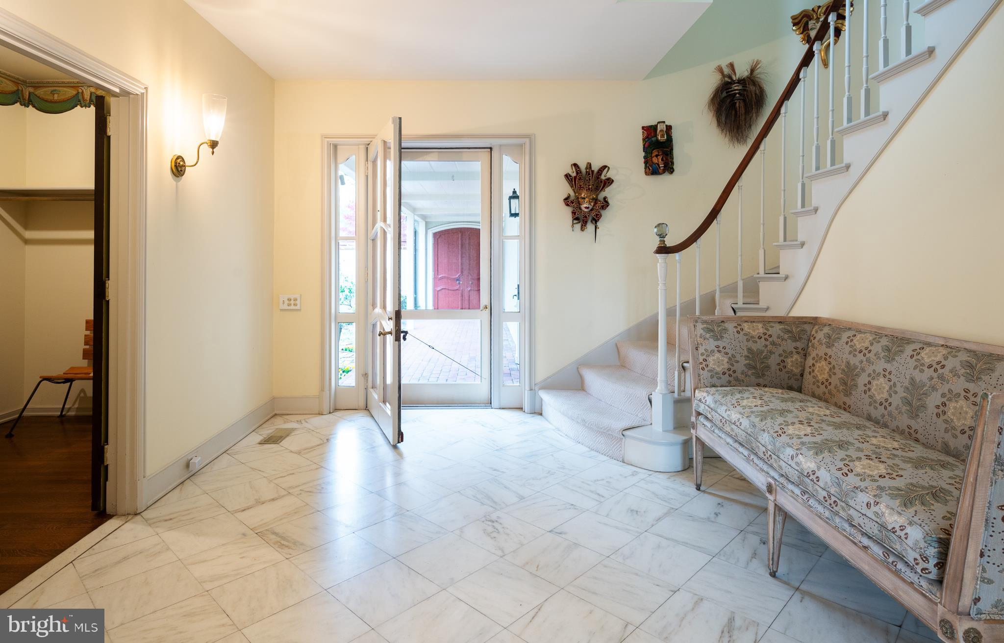 CHESTNUT HILL - Residential