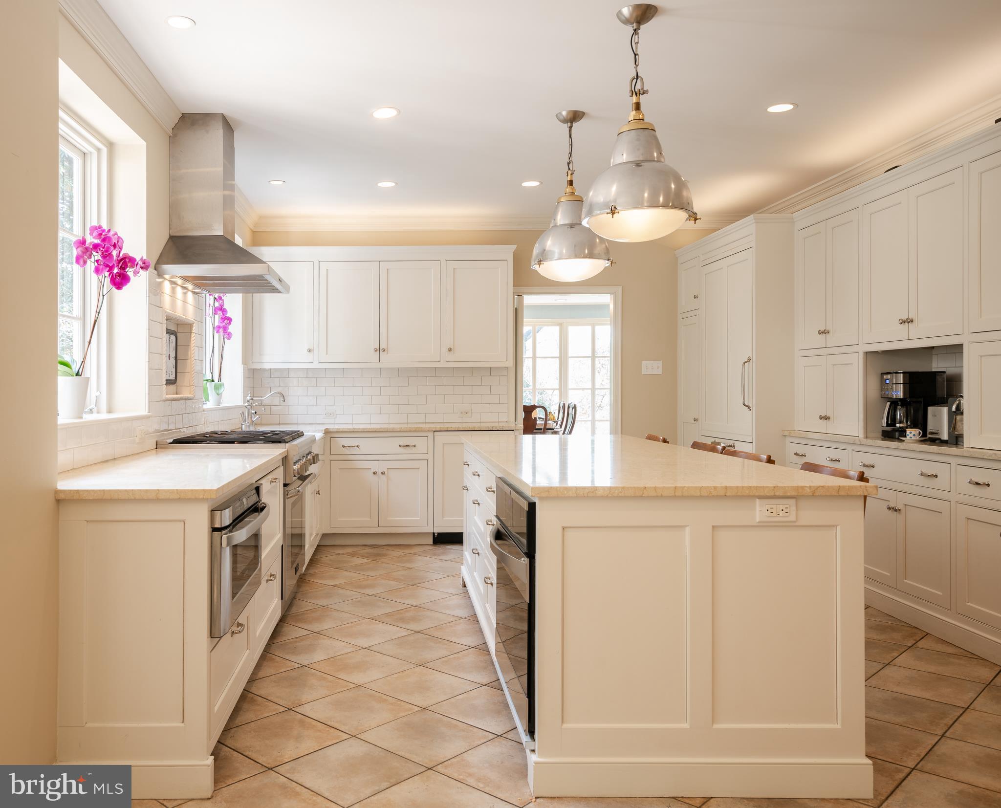 CHESTNUT HILL - Residential