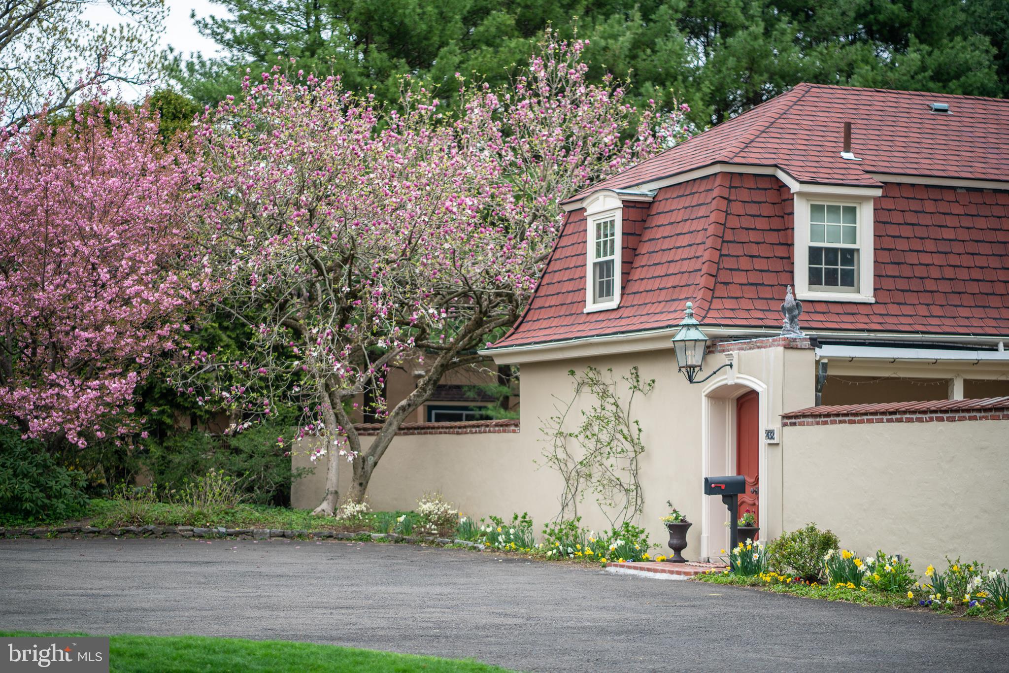 CHESTNUT HILL - Residential