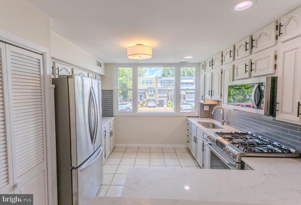 ROBINDALE - Residential