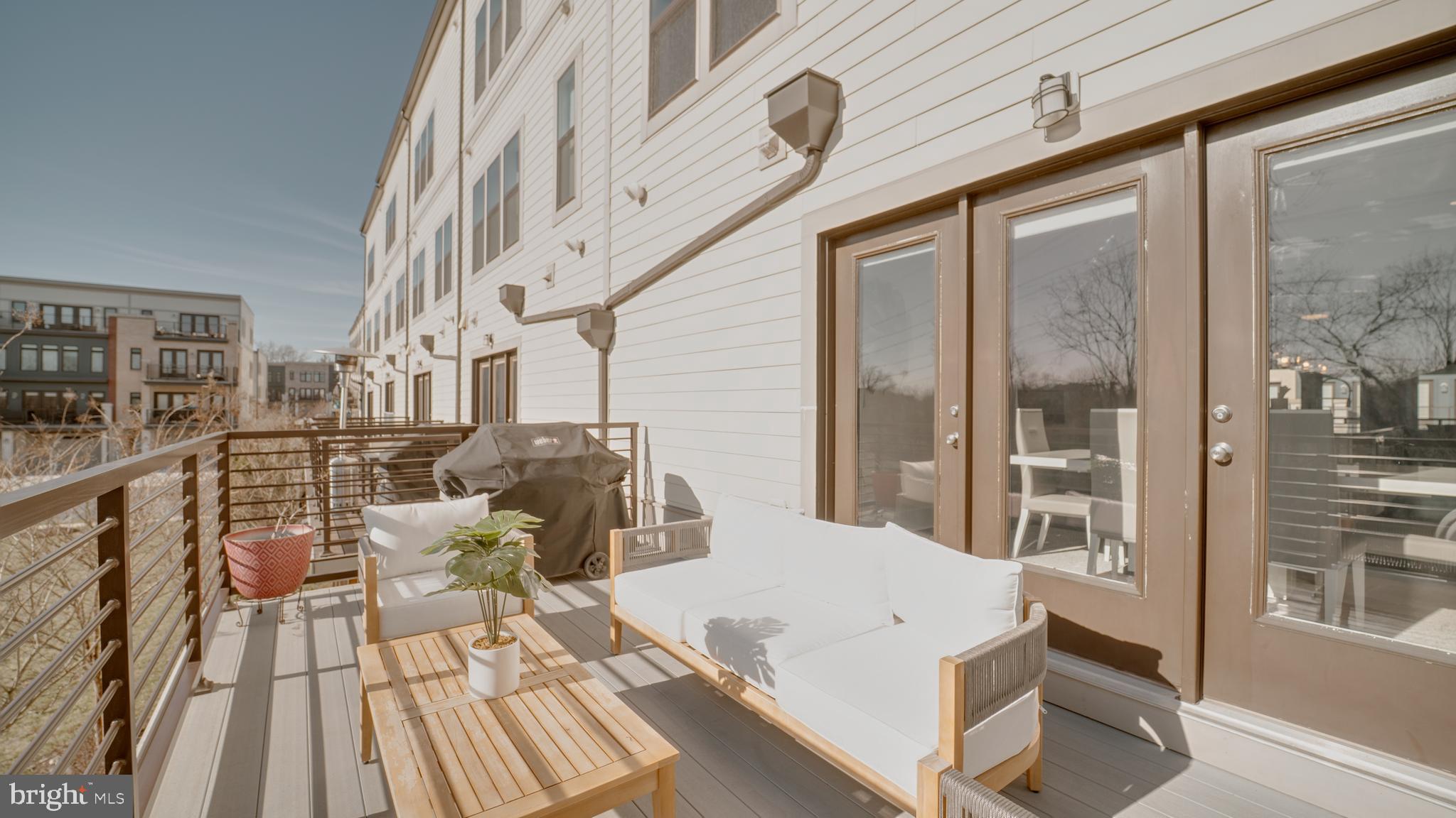 ASHBURN OVERLOOK - Residential