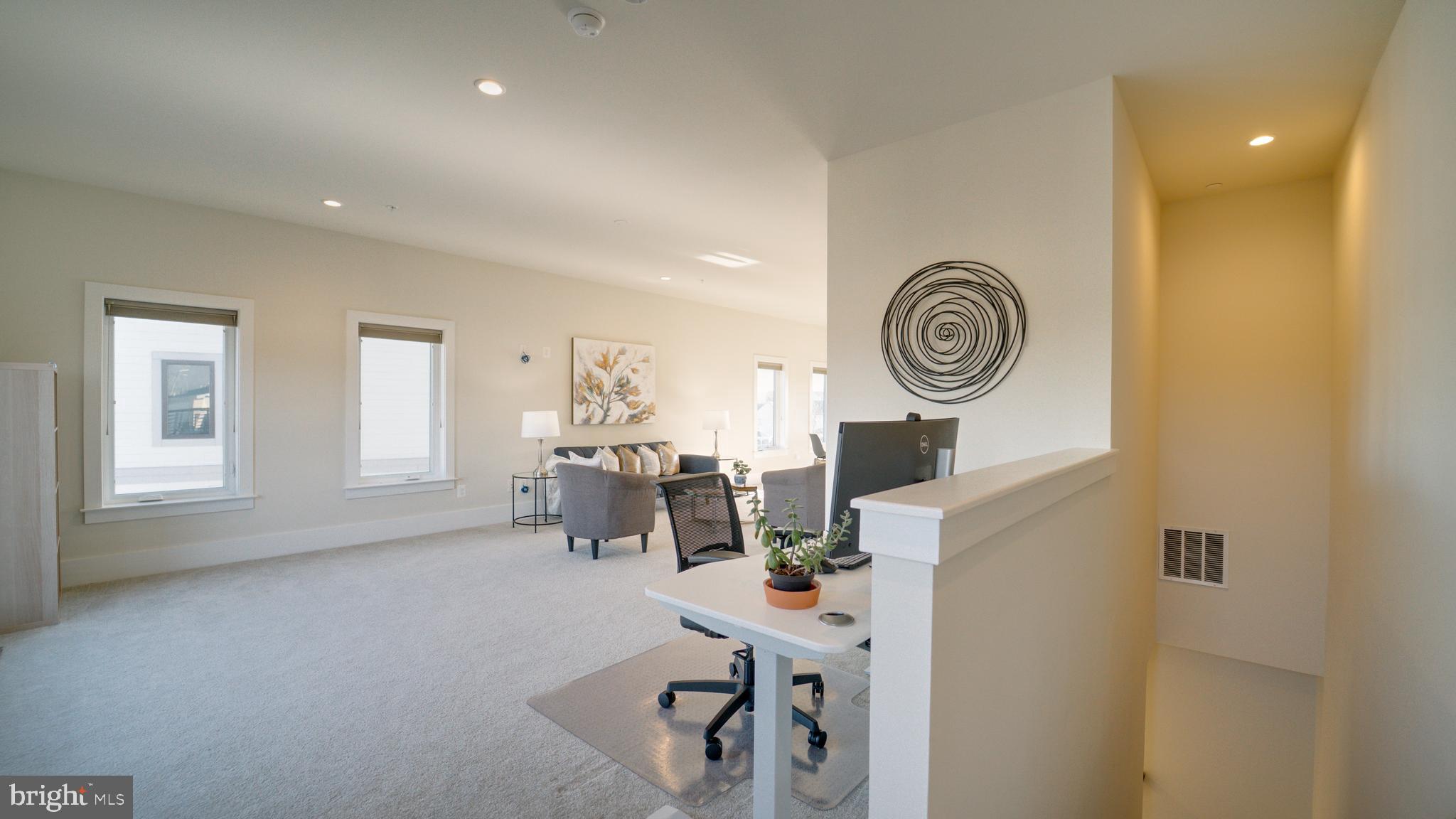 ASHBURN OVERLOOK - Residential