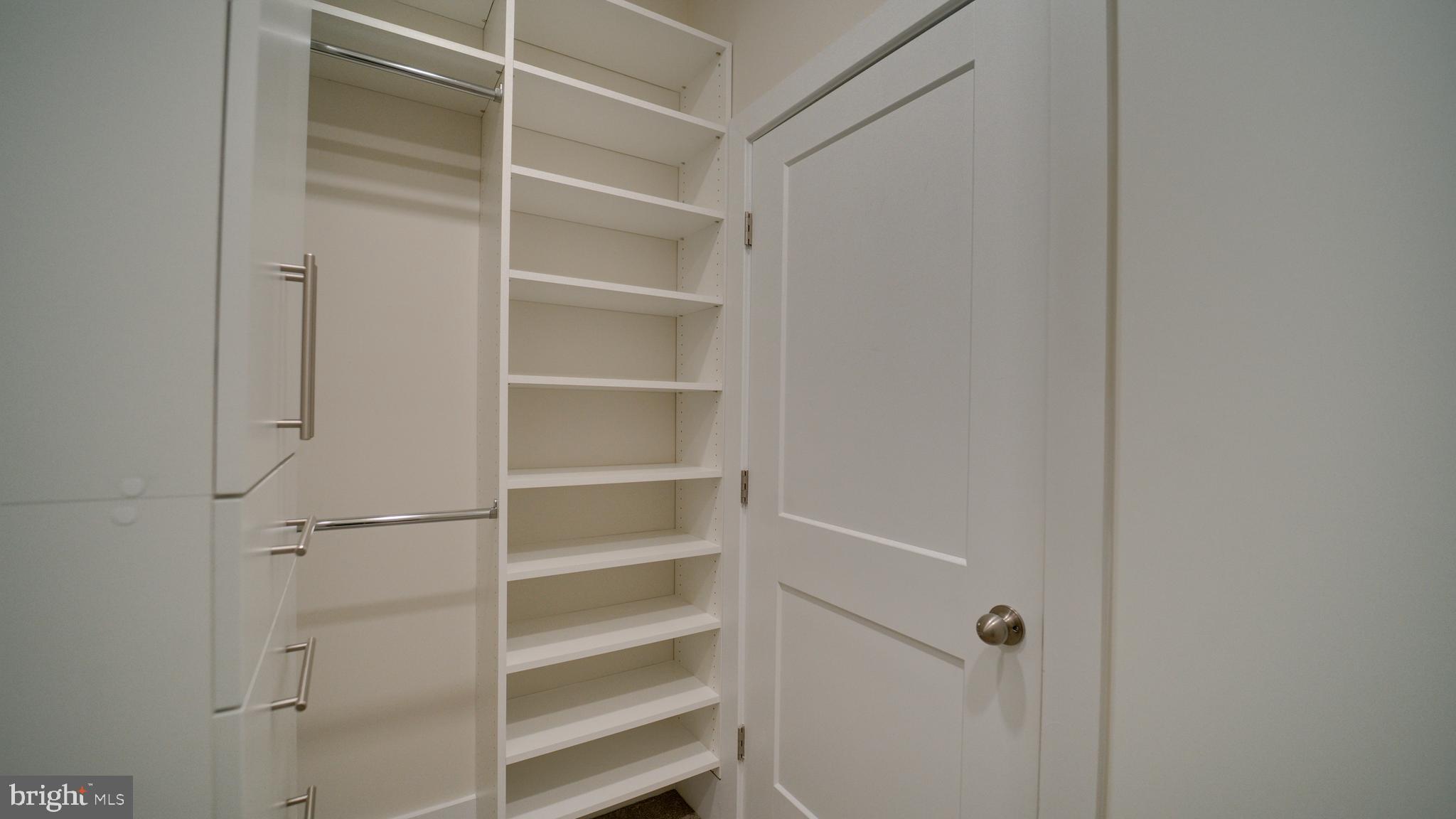 ASHBURN OVERLOOK - Residential