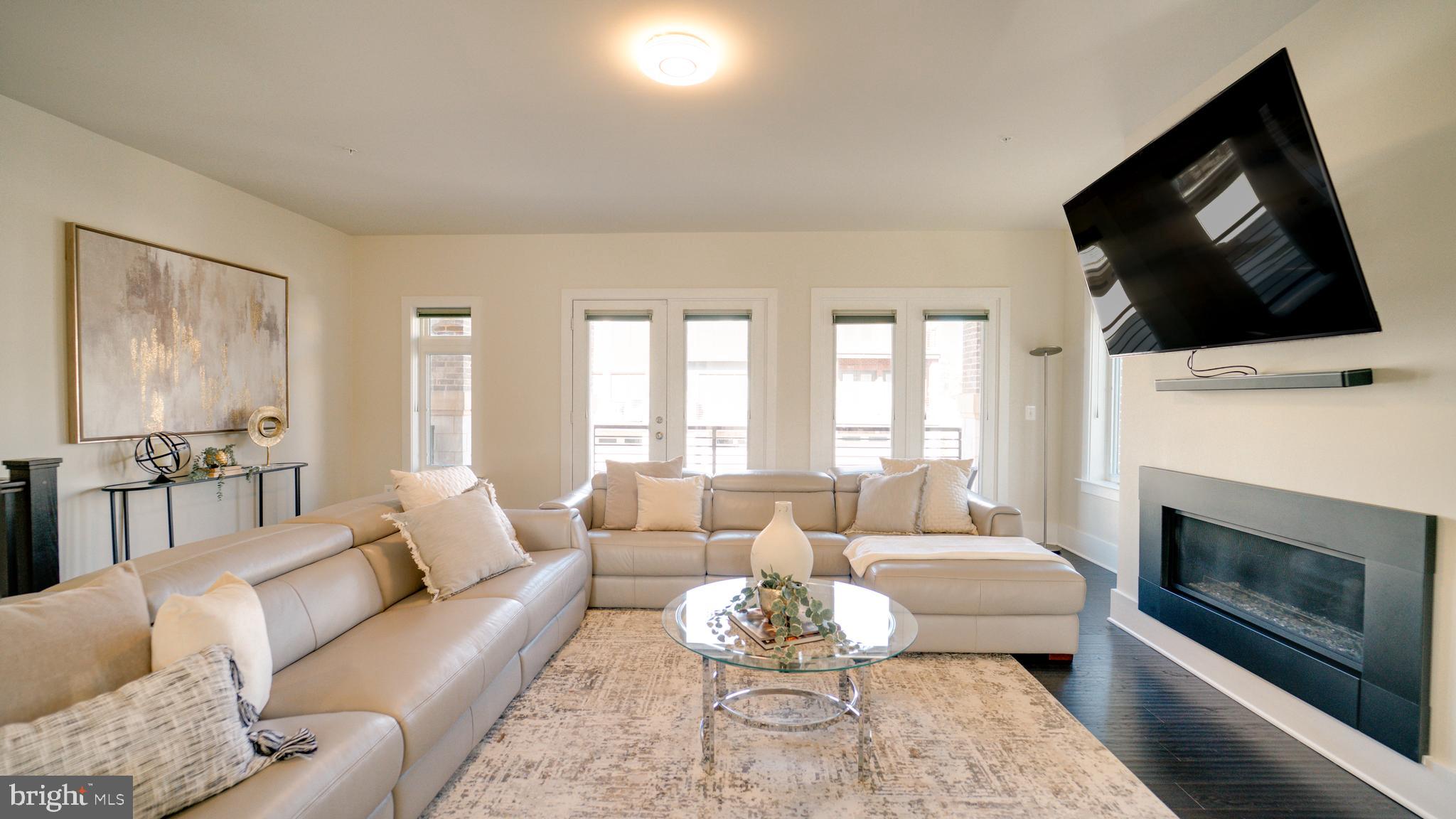 ASHBURN OVERLOOK - Residential